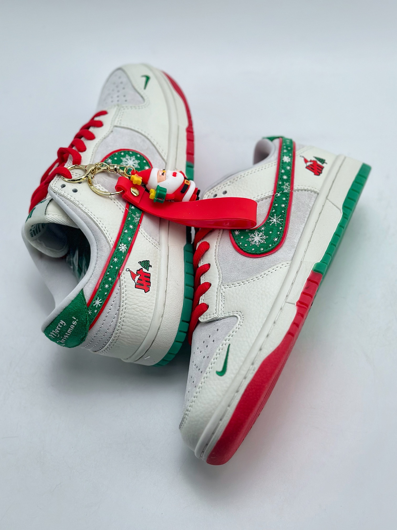 Nike SB Dunk Low x Undefeated High-end Custom Christmas XB5181-318