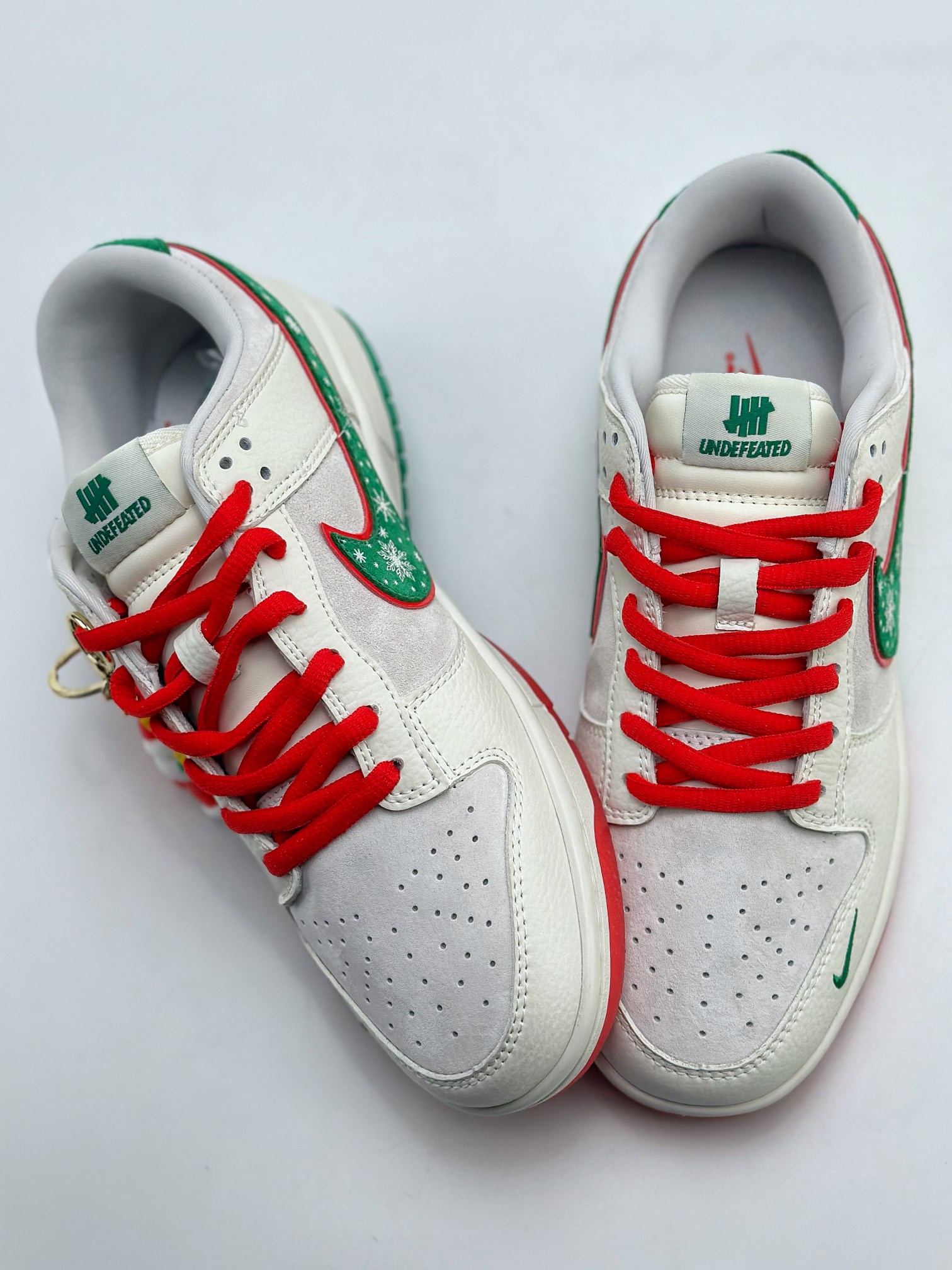 Nike SB Dunk Low x Undefeated High-end Custom Christmas XB5181-318