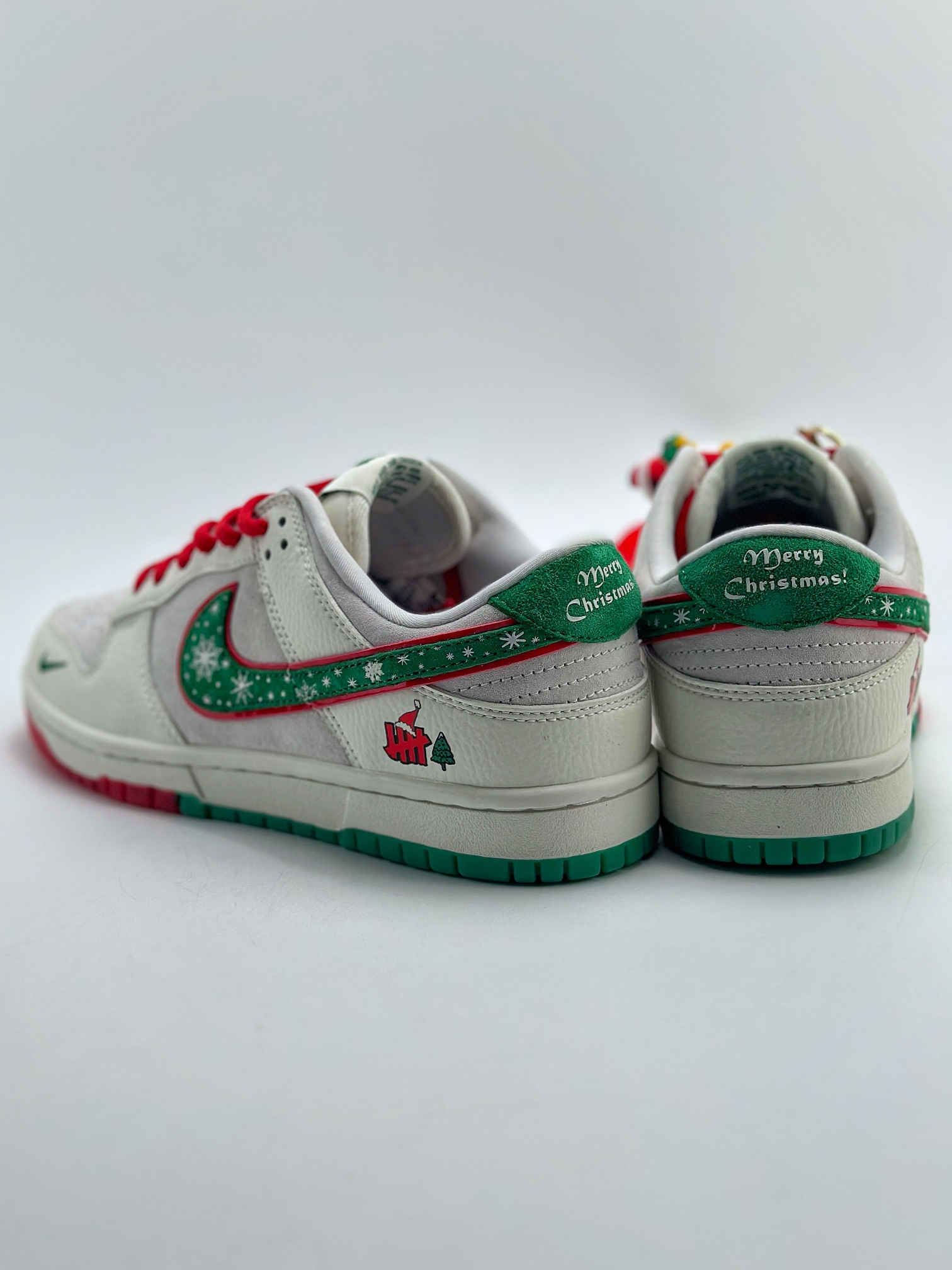 Nike SB Dunk Low x Undefeated High-end Custom Christmas XB5181-318