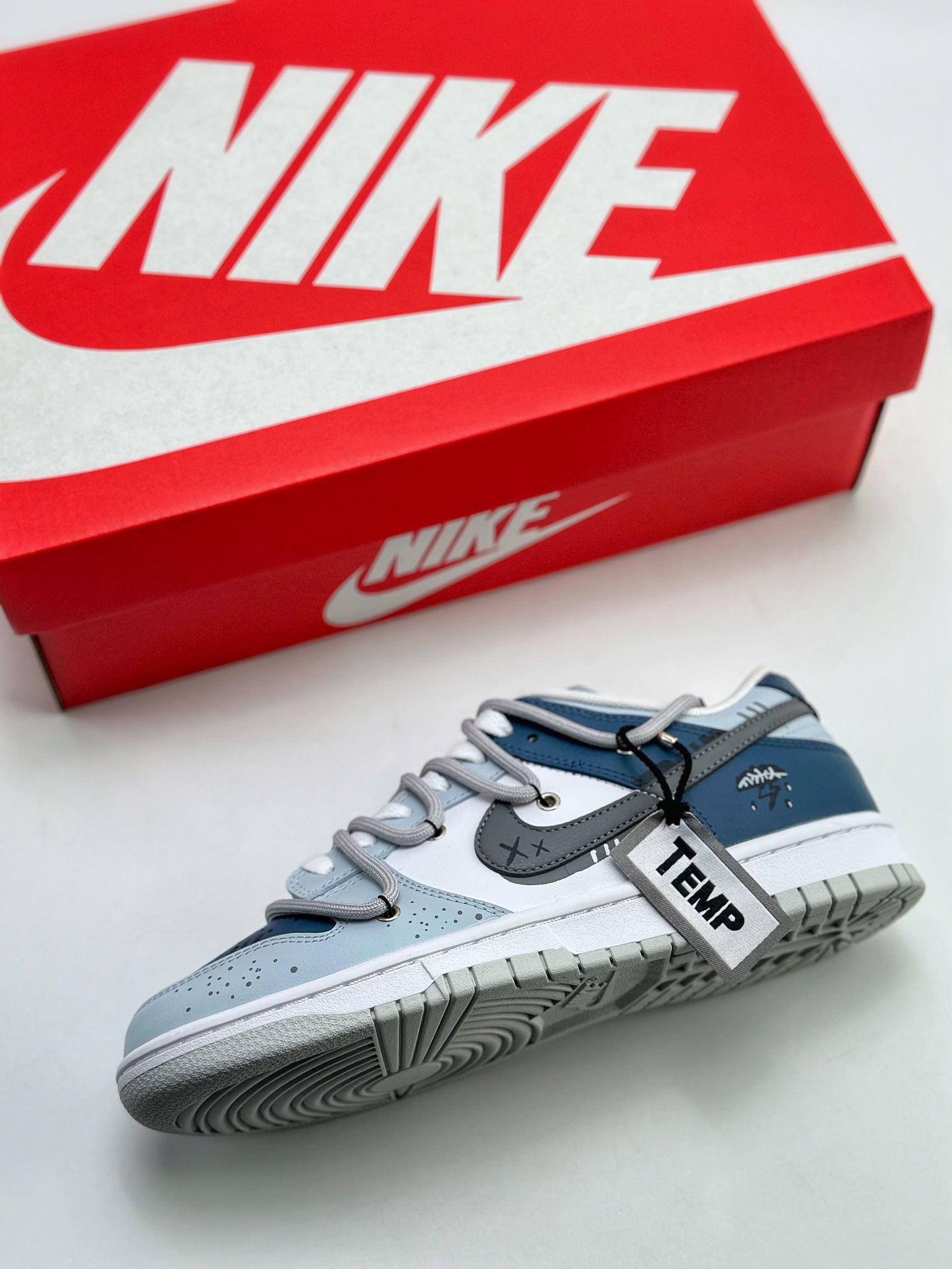 NIKE SB Dunk Low Pure Platinum Lazy Weekend DV0831-101