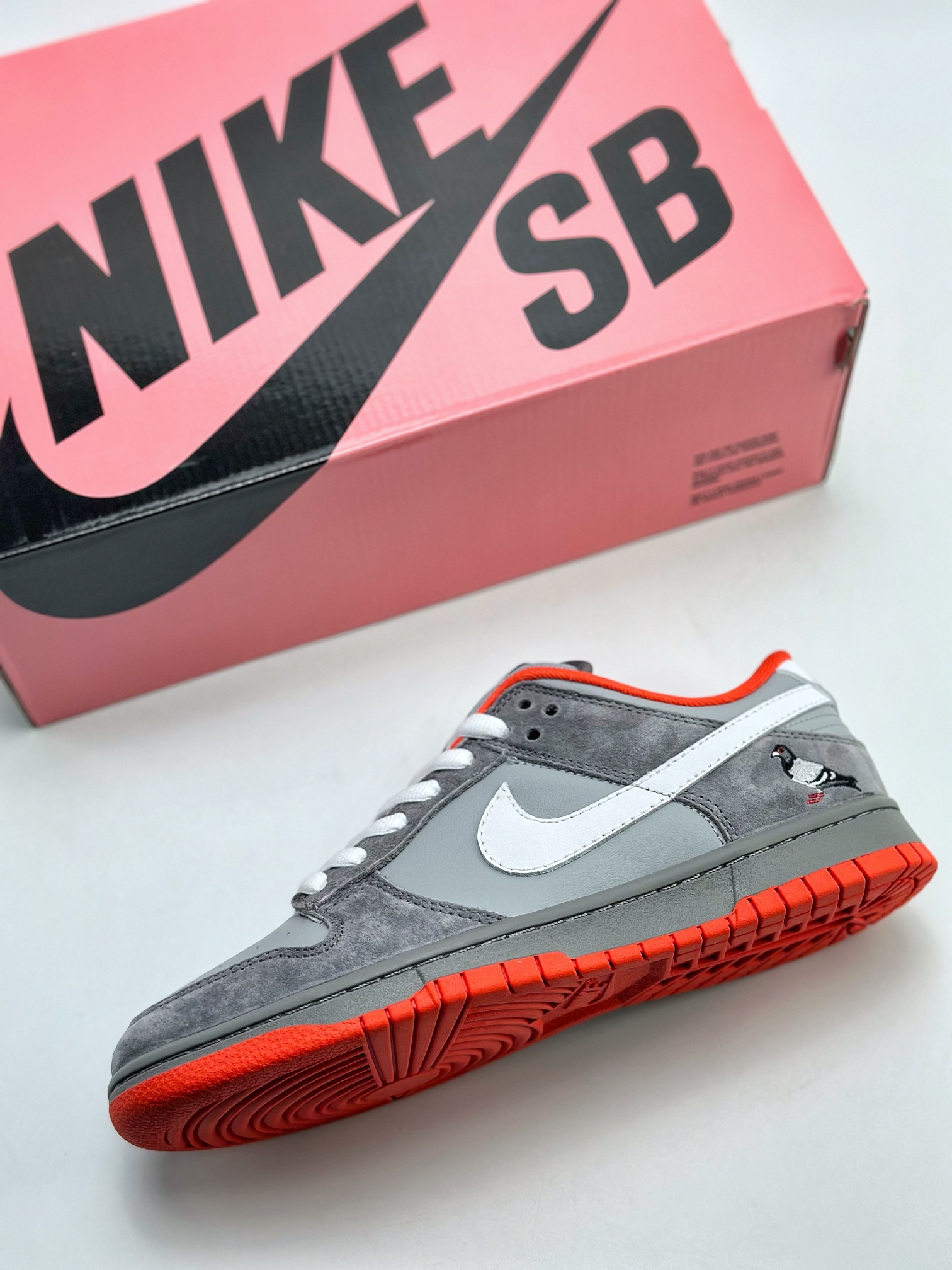 Nike SB Dunk Low Staple NYC Pigeon 304292-011