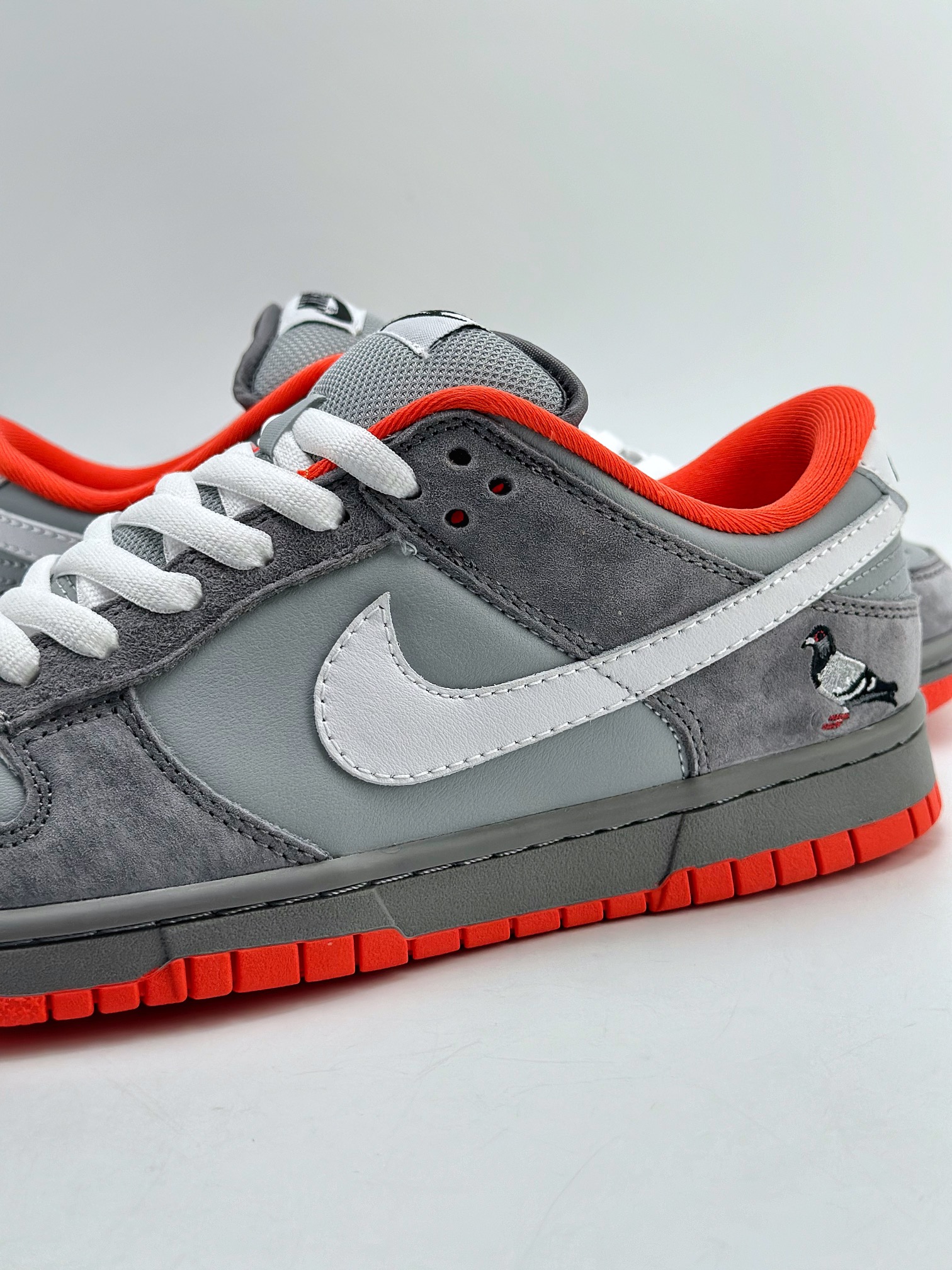 Nike SB Dunk Low Staple NYC Pigeon 304292-011