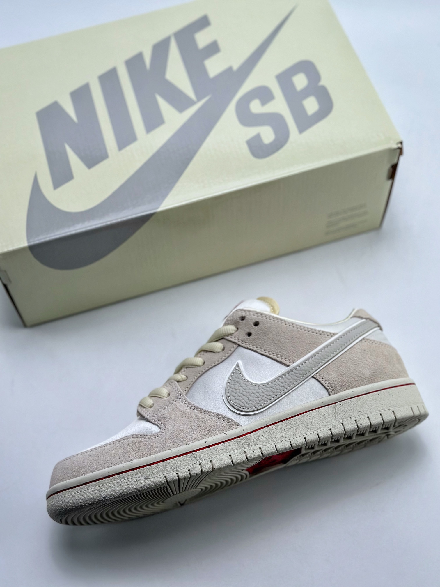 Nike SB Dunk Low Pro ”Love Found” 爱之城 FZ5654-100