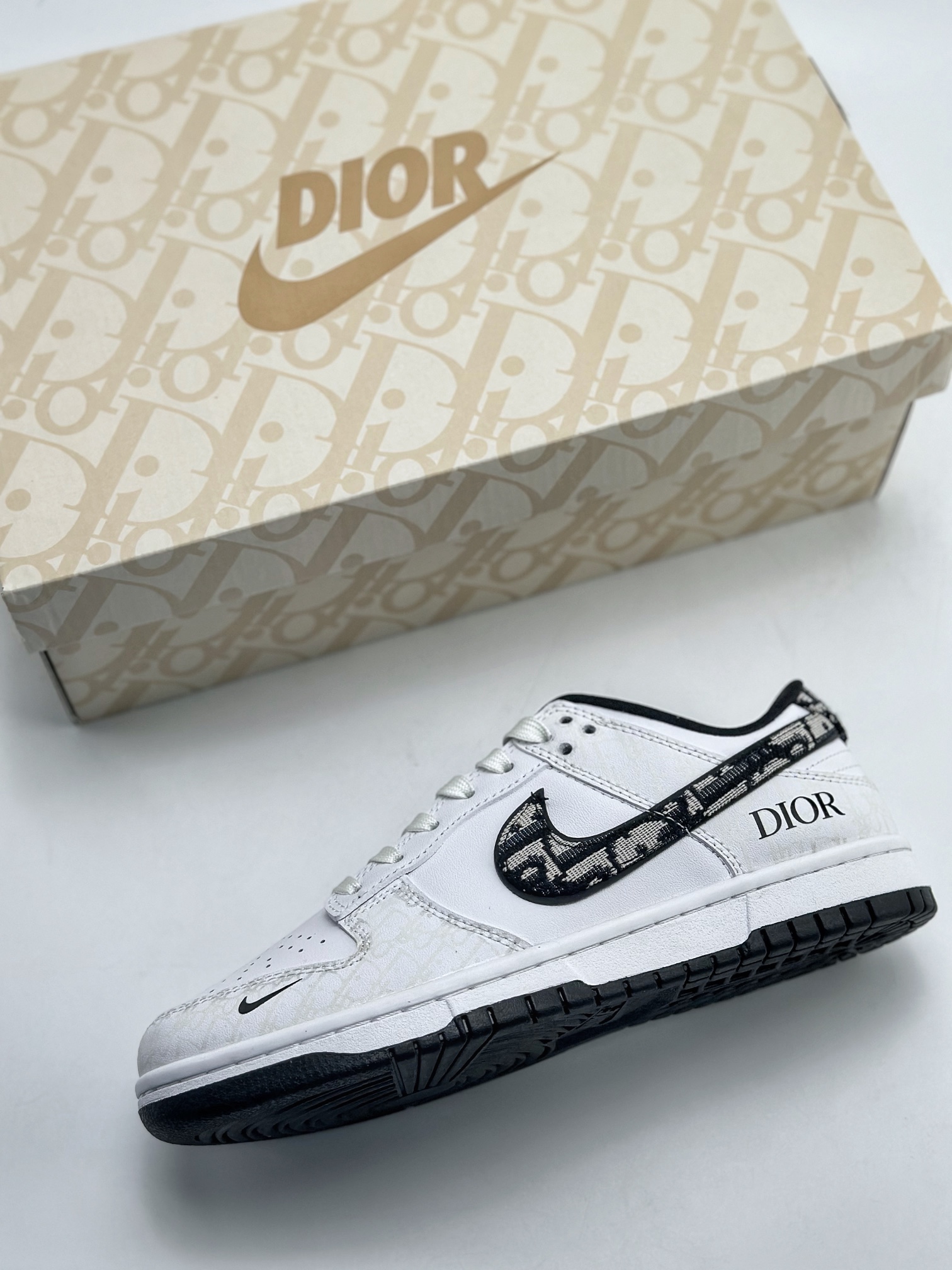 Nike SB Dunk Low x DIOR Joint White and Black JH8036-914