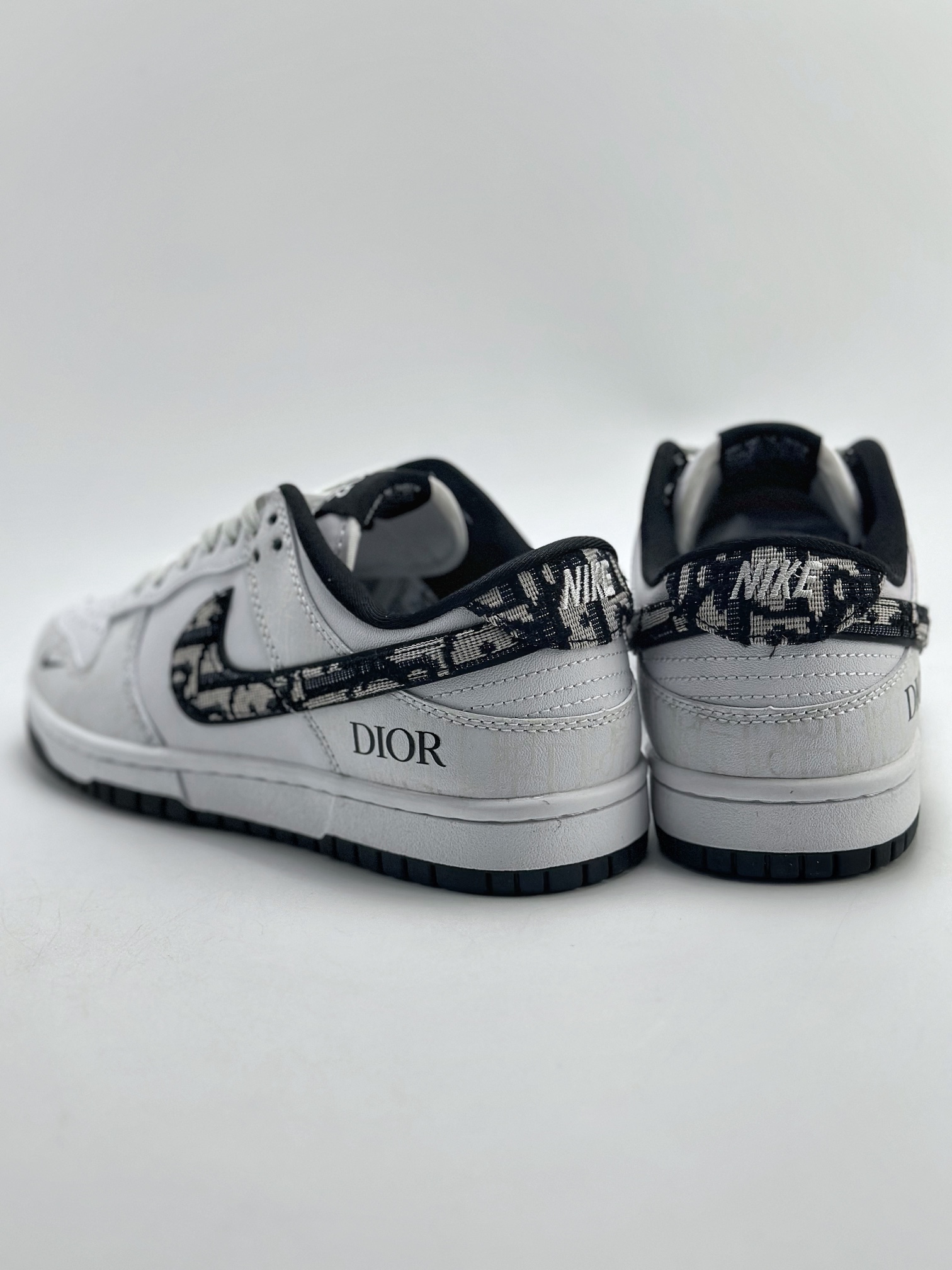 Nike SB Dunk Low x DIOR Joint White and Black JH8036-914