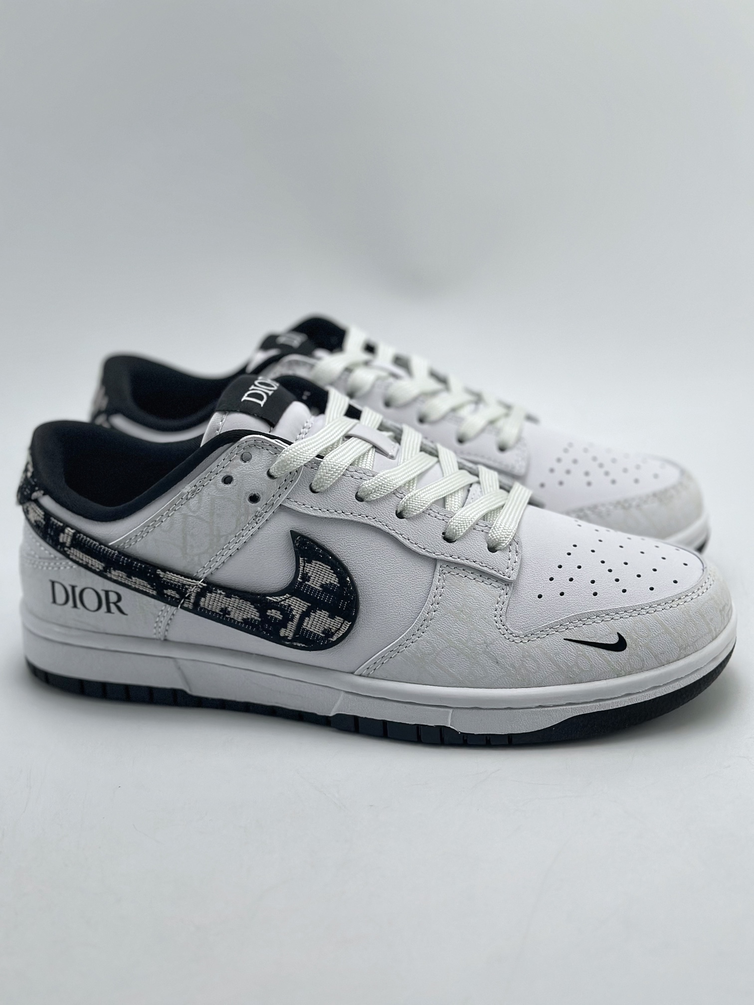 Nike SB Dunk Low x DIOR Joint White and Black JH8036-914