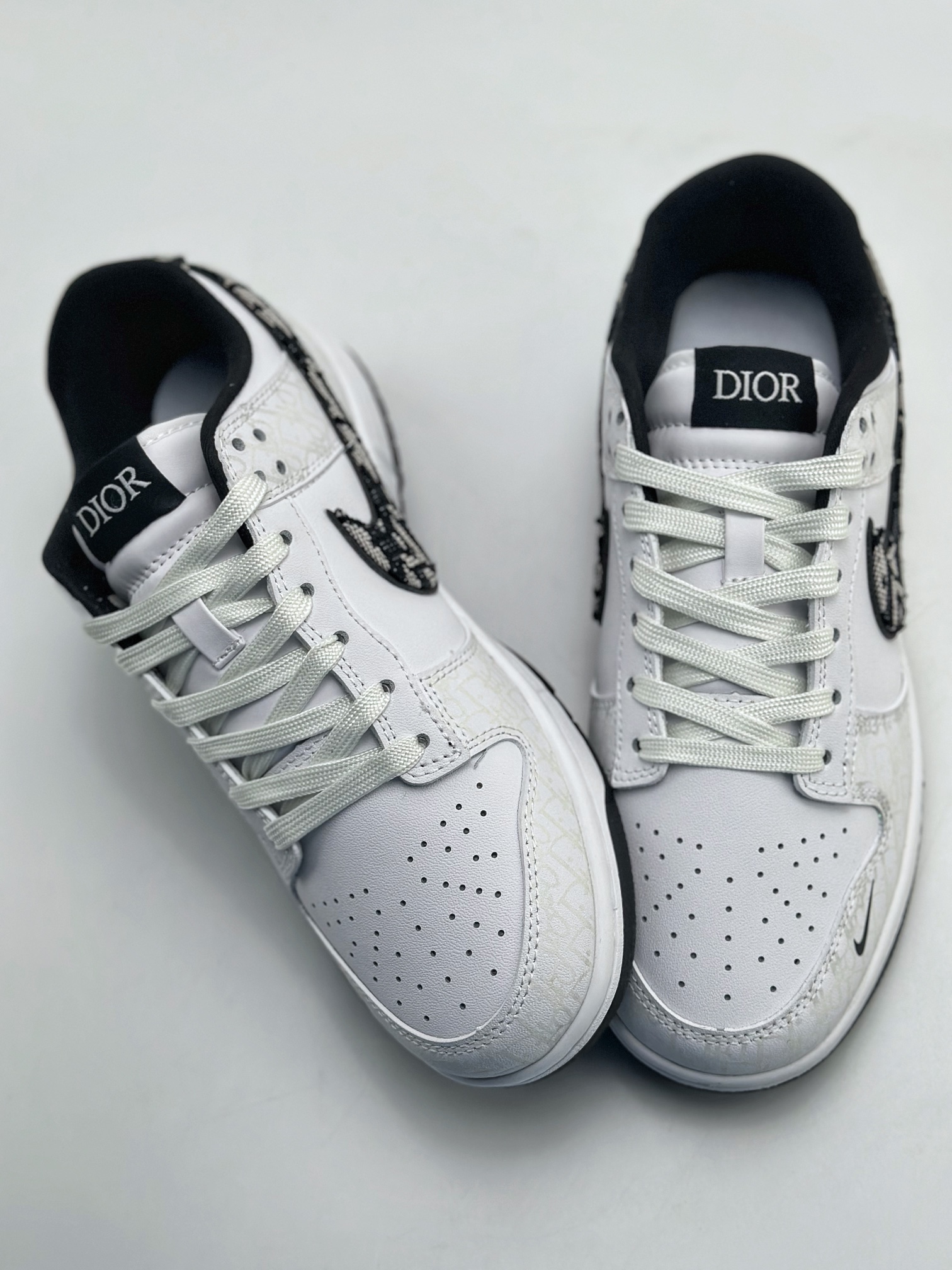 Nike SB Dunk Low x DIOR Joint White and Black JH8036-914