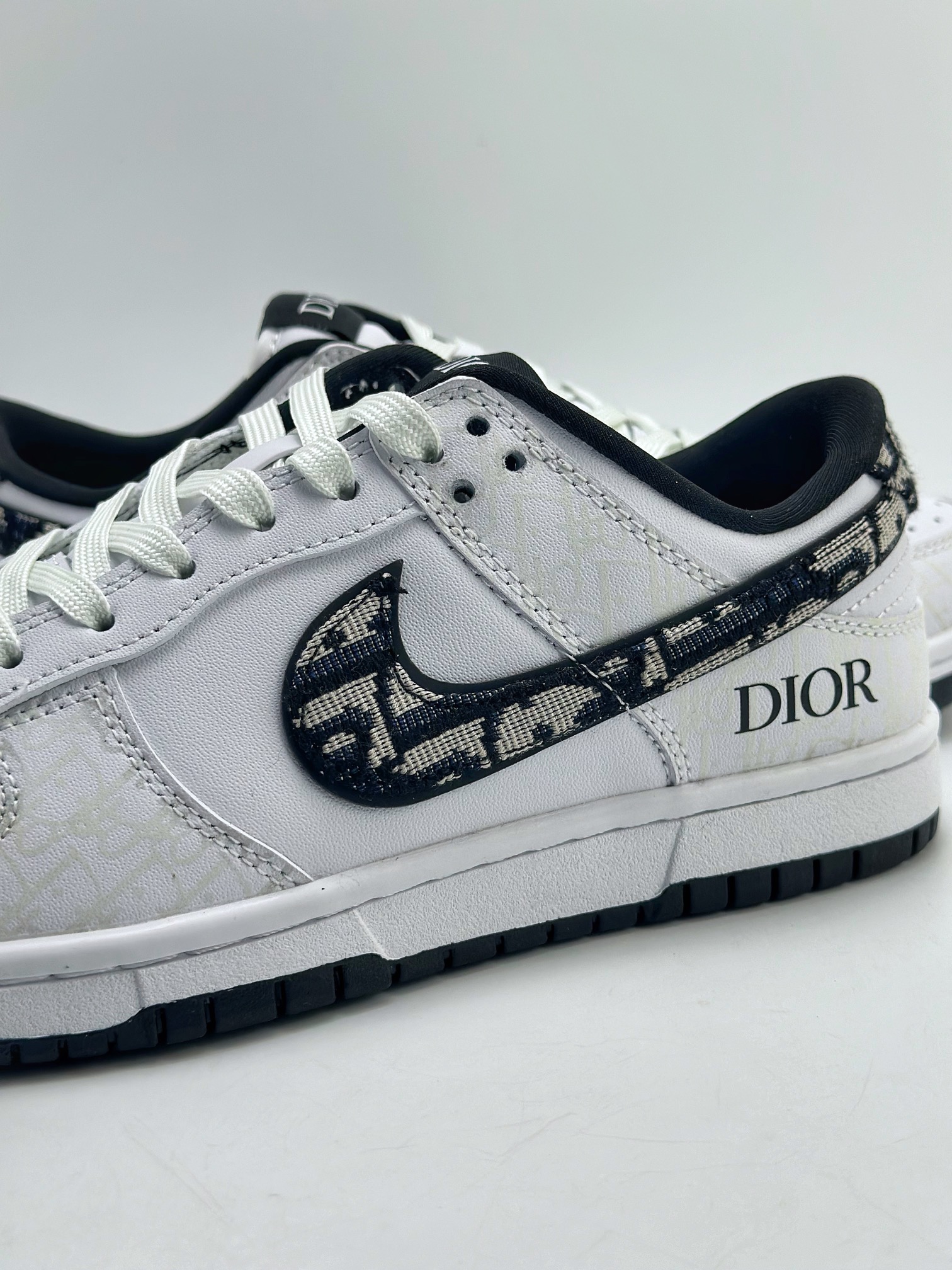 Nike SB Dunk Low x DIOR Joint White and Black JH8036-914