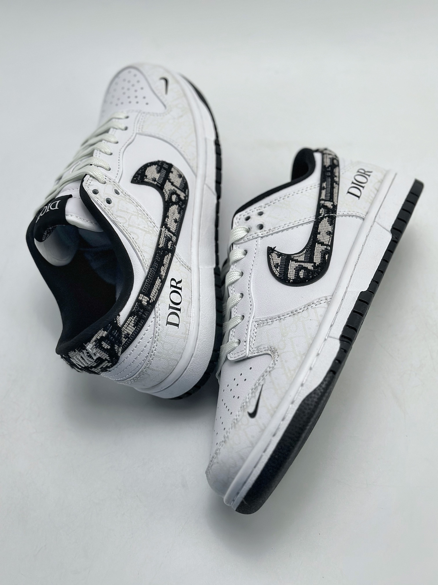 Nike SB Dunk Low x DIOR Joint White and Black JH8036-914