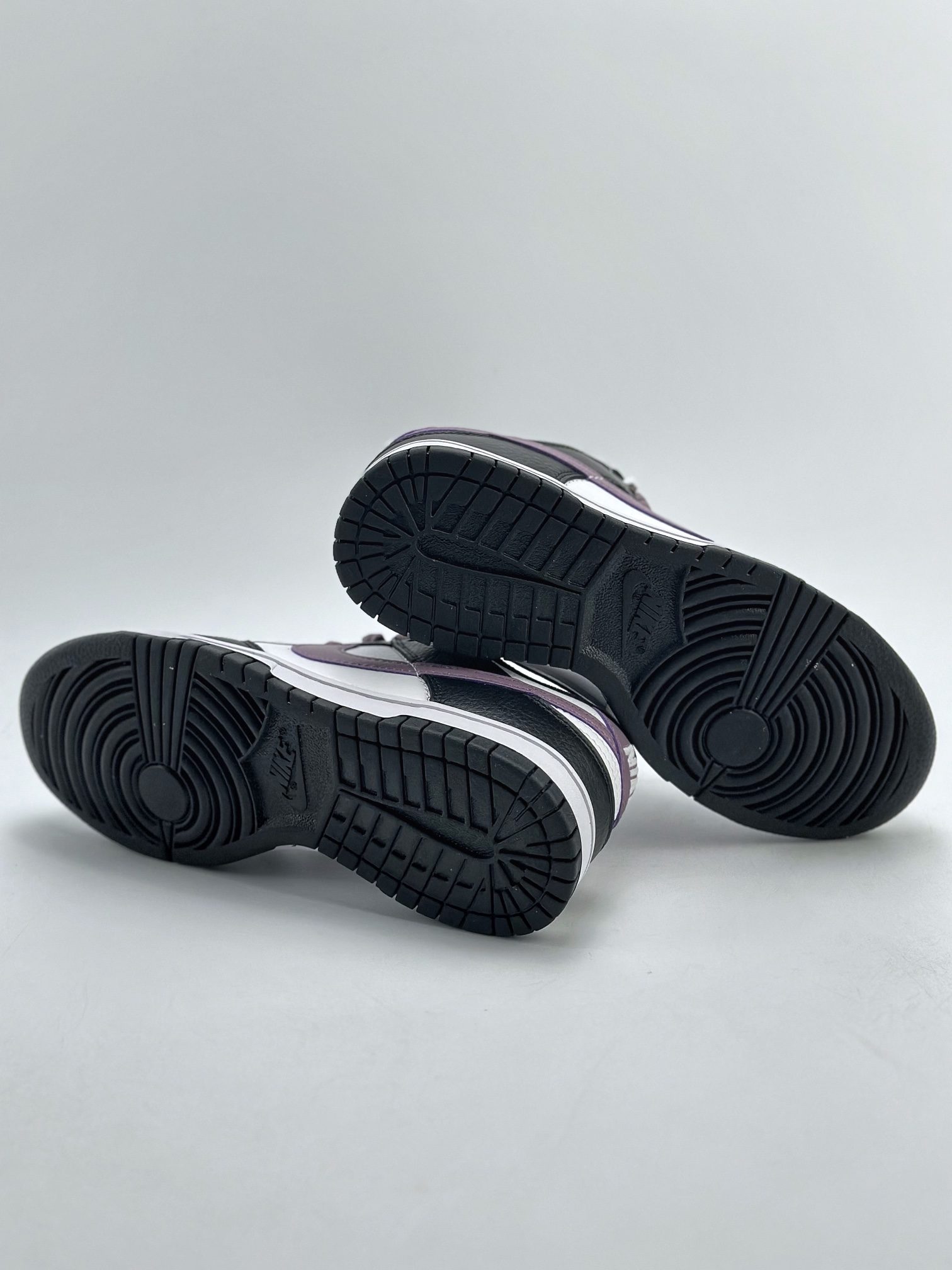 NIKE SB Dunk Low Black and White Taro Purple DO7412-991