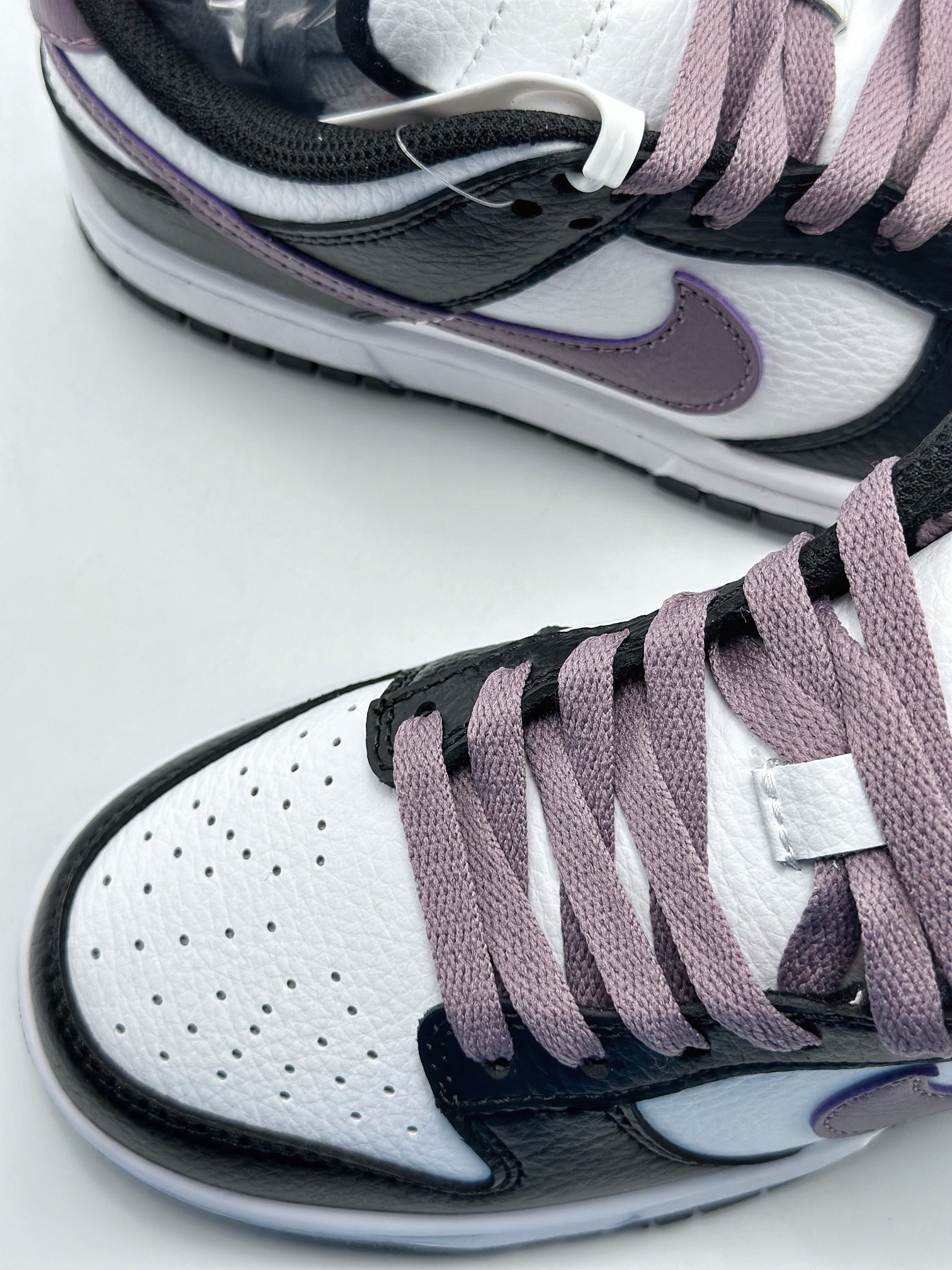 NIKE SB Dunk Low Black and White Taro Purple DO7412-991