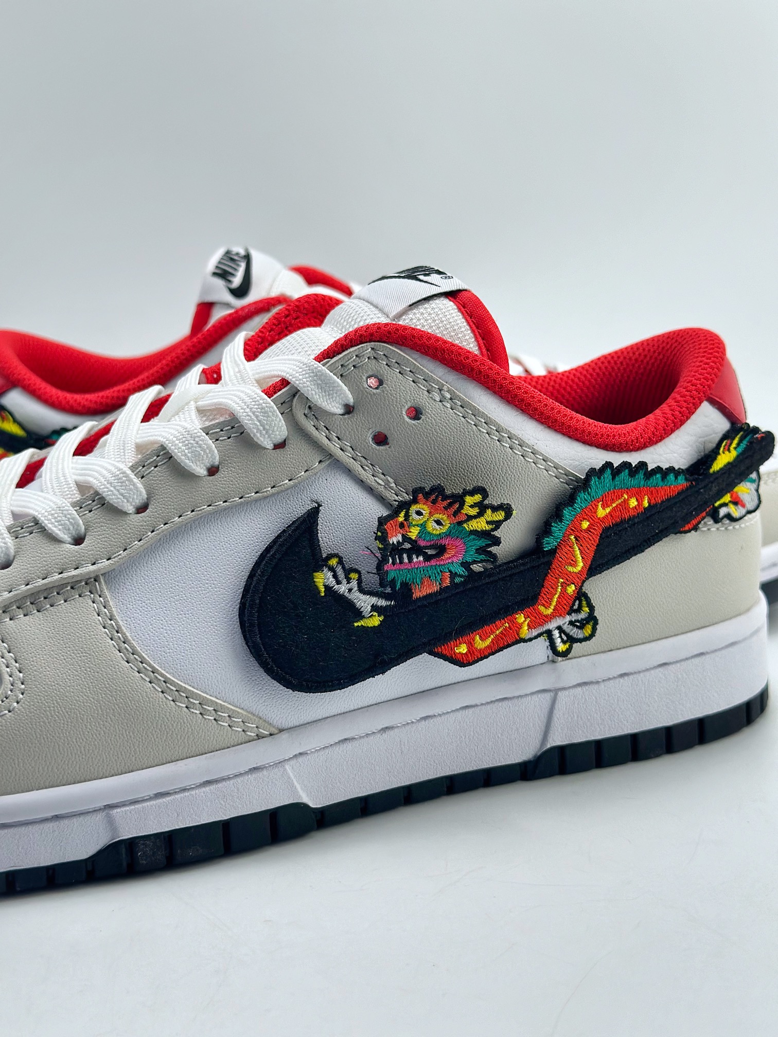 NIKE SB Dunk Low GS “Year of the Dragon” 龙年限定 FZ5528-101