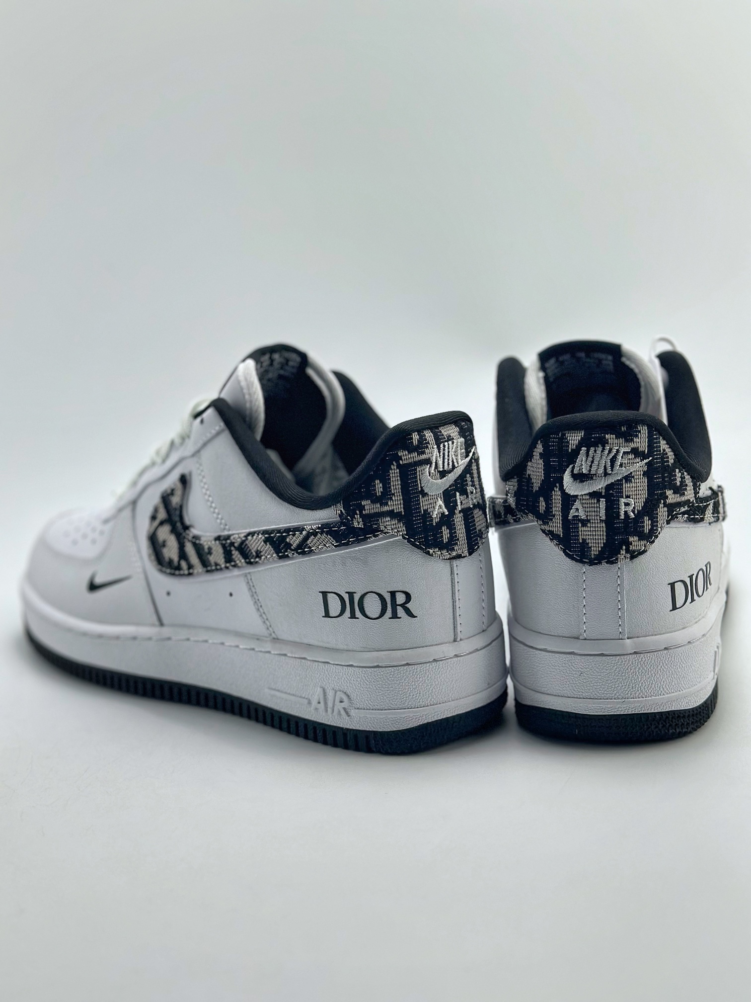 240 Nike Air Force 1 Low 07 x DIOR 联名白黑 DR6239-837