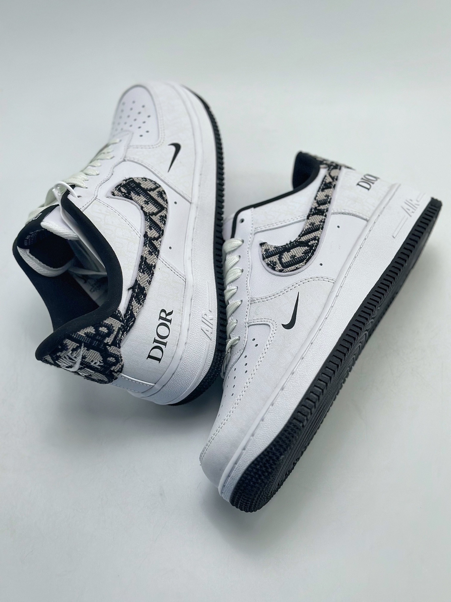 240 Nike Air Force 1 Low 07 x DIOR 联名白黑 DR6239-837