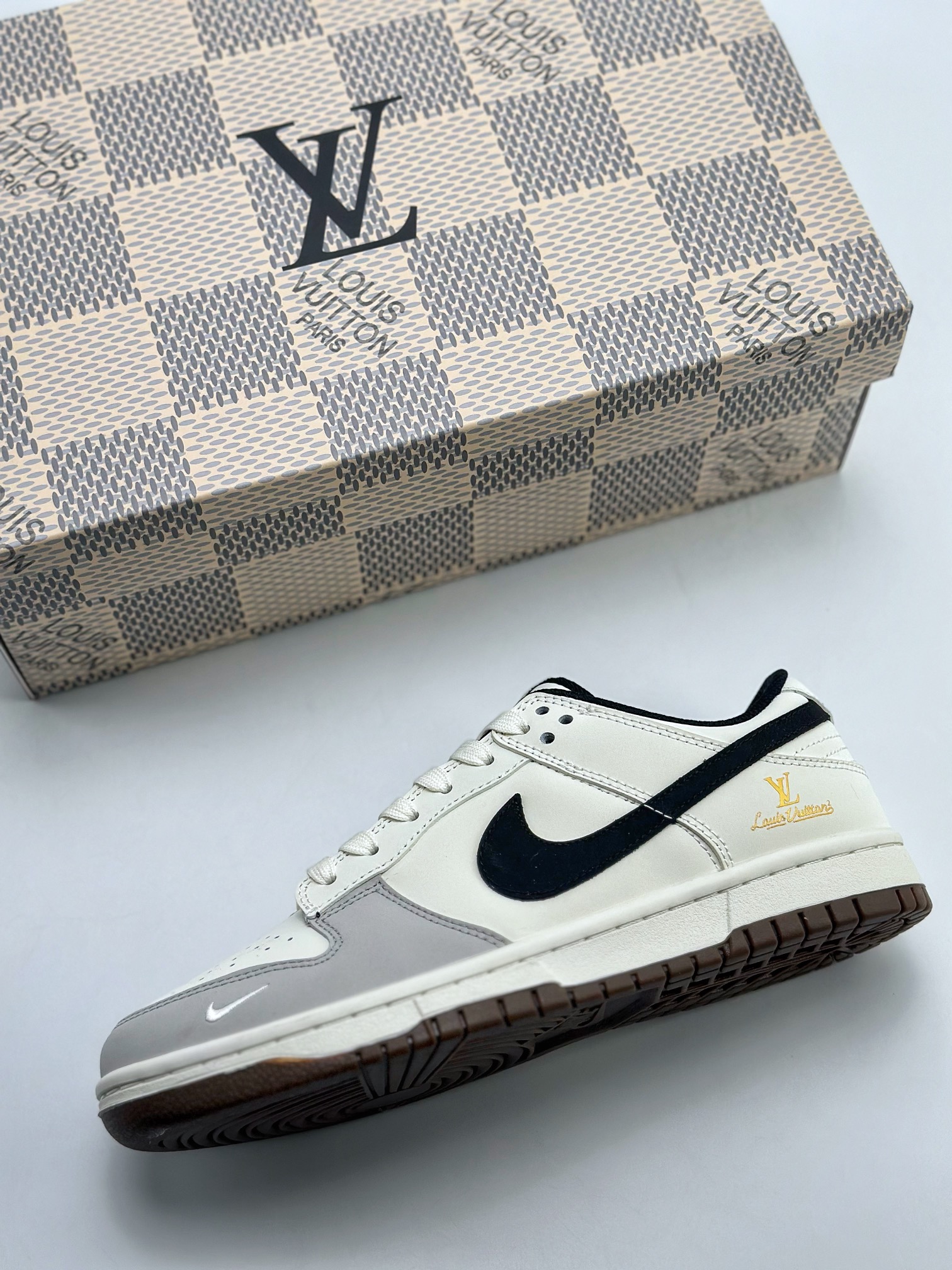 260 Nike SB Dunk Low x Louis Vuitton 白黑灰 JH8037-919