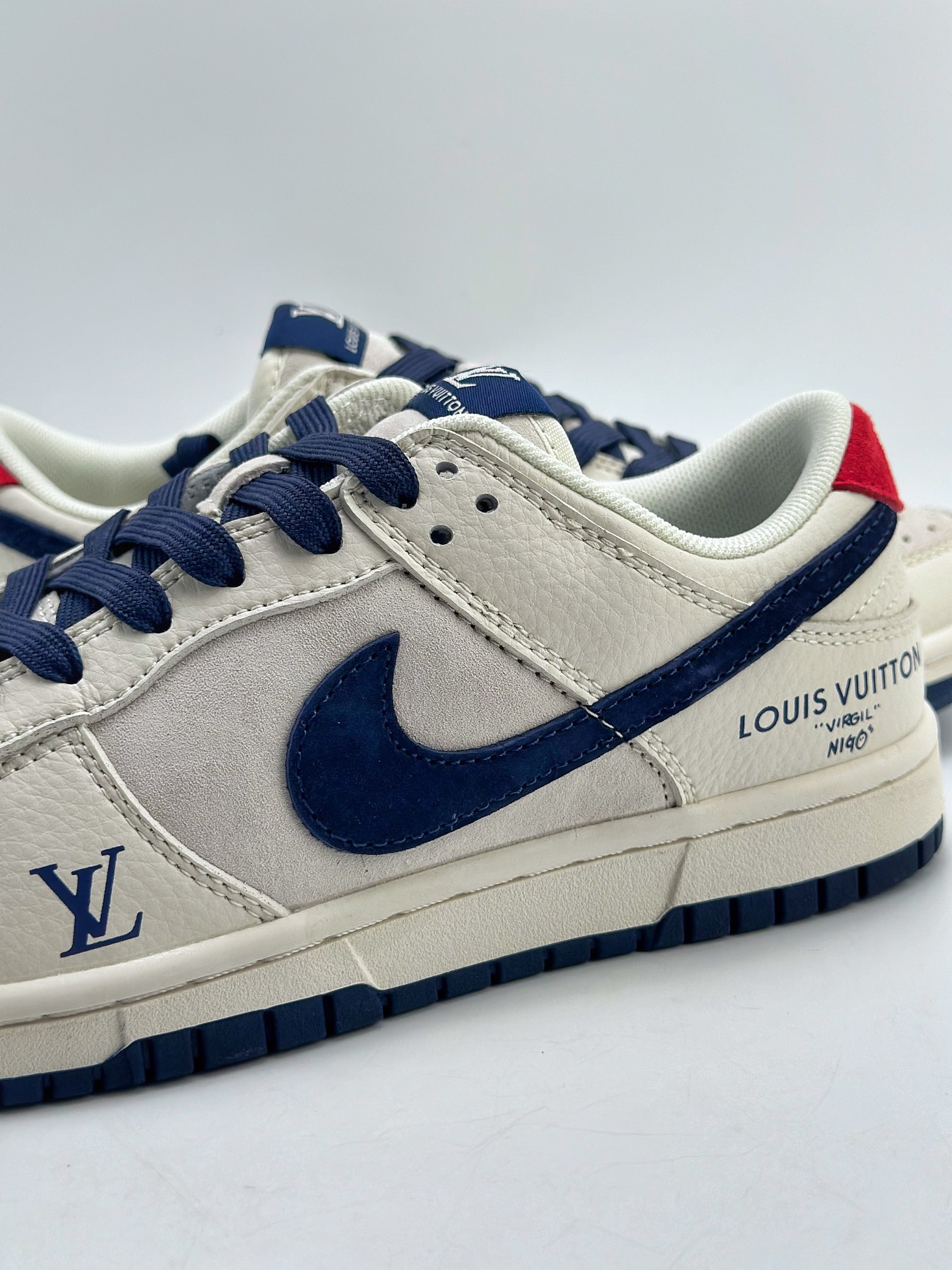 280 Nike SB Dunk Low x Louis Vuitton 翻毛藏蓝 FC1688-134