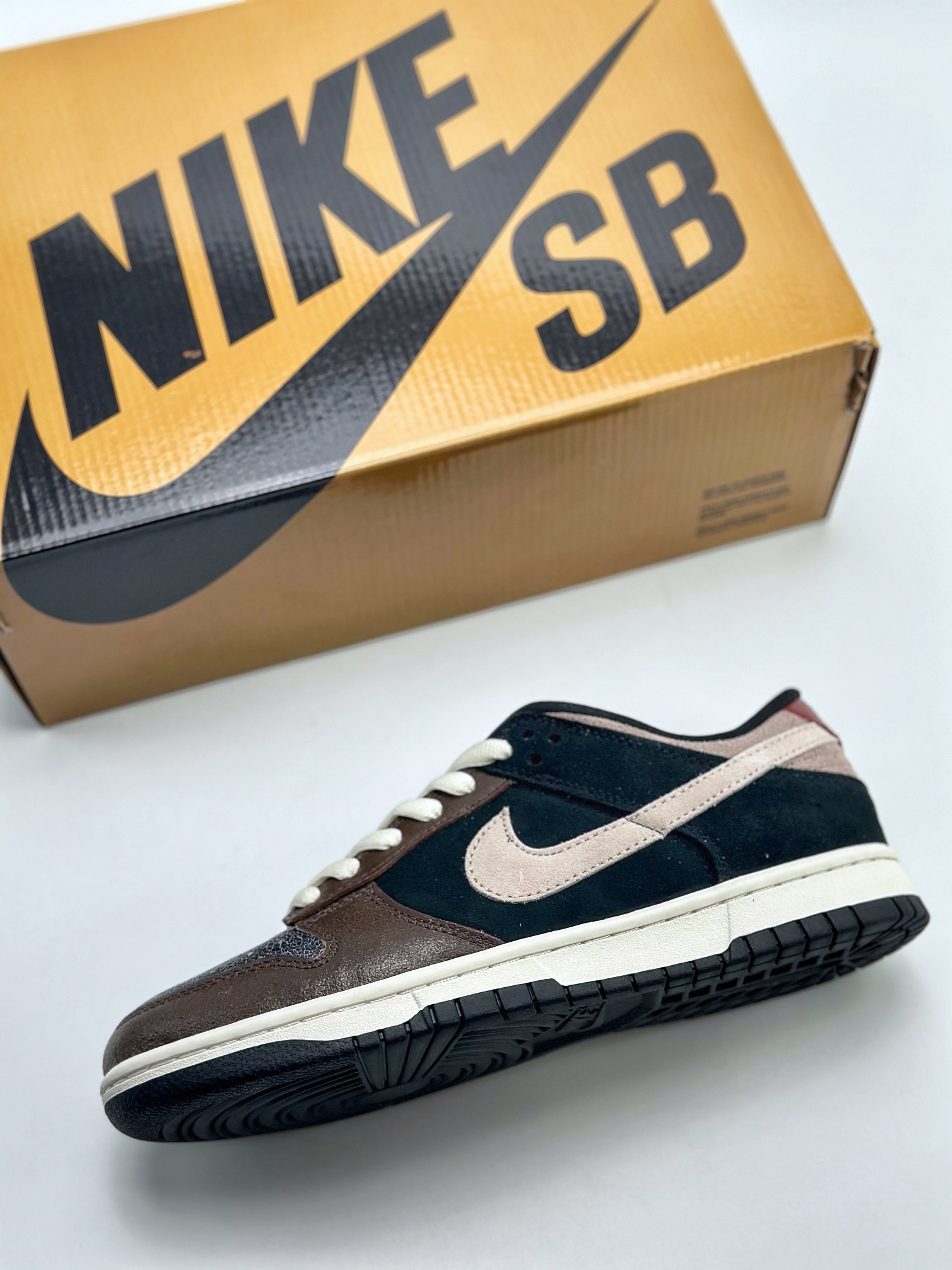 260 Nike SB Dunk Low Premium ”Strummer” 黑棕 313170-006