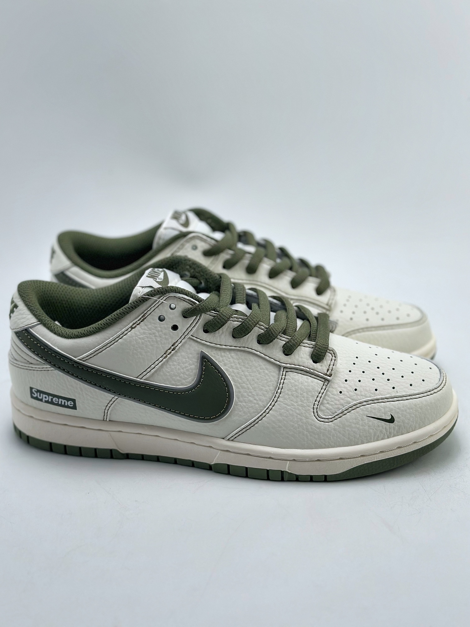 300 Nike SB Dunk Low x Supreme 军绿 RM2308-232