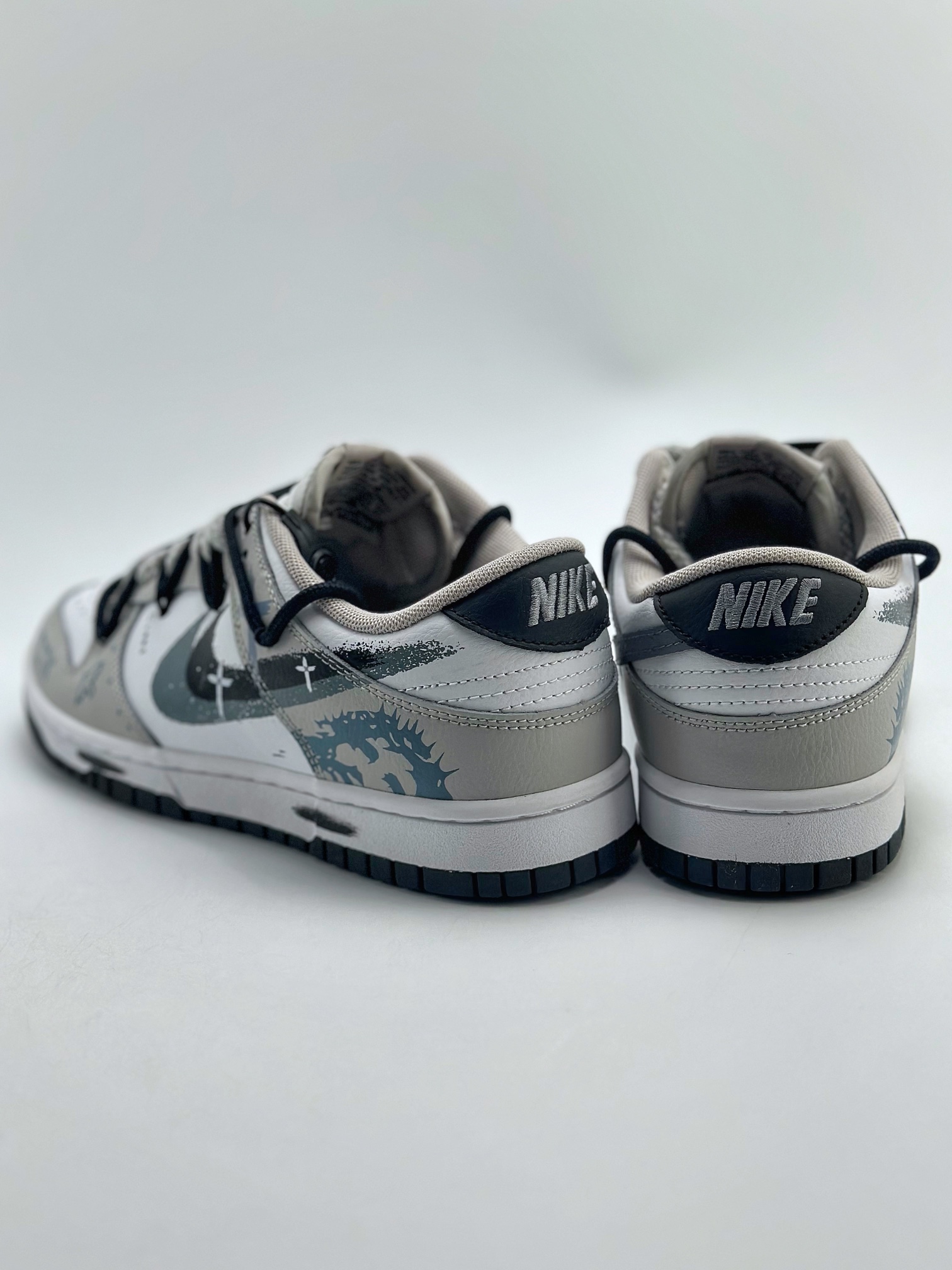 240 NIKE SB Dunk Low 笔刷涂鸦 黑白灰 FD0661-100