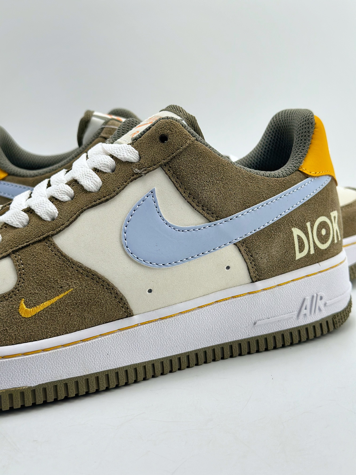 200 Nike Air Force 1 Low 07 x DIOR 拼接米白翻毛黄 HX123-003