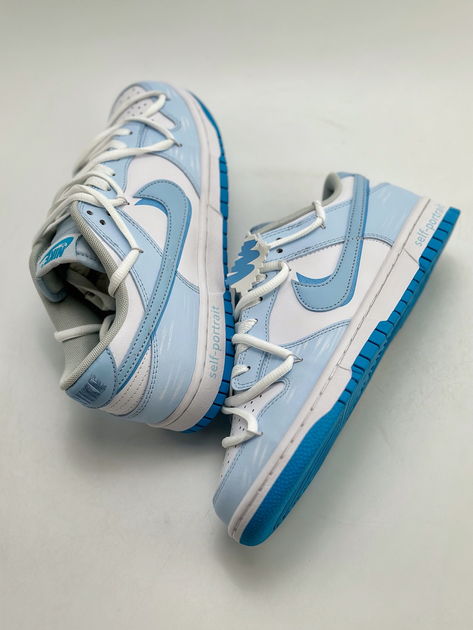 260 Nike SB Dunk Low 文艺复兴 蓝白 DV0831-001