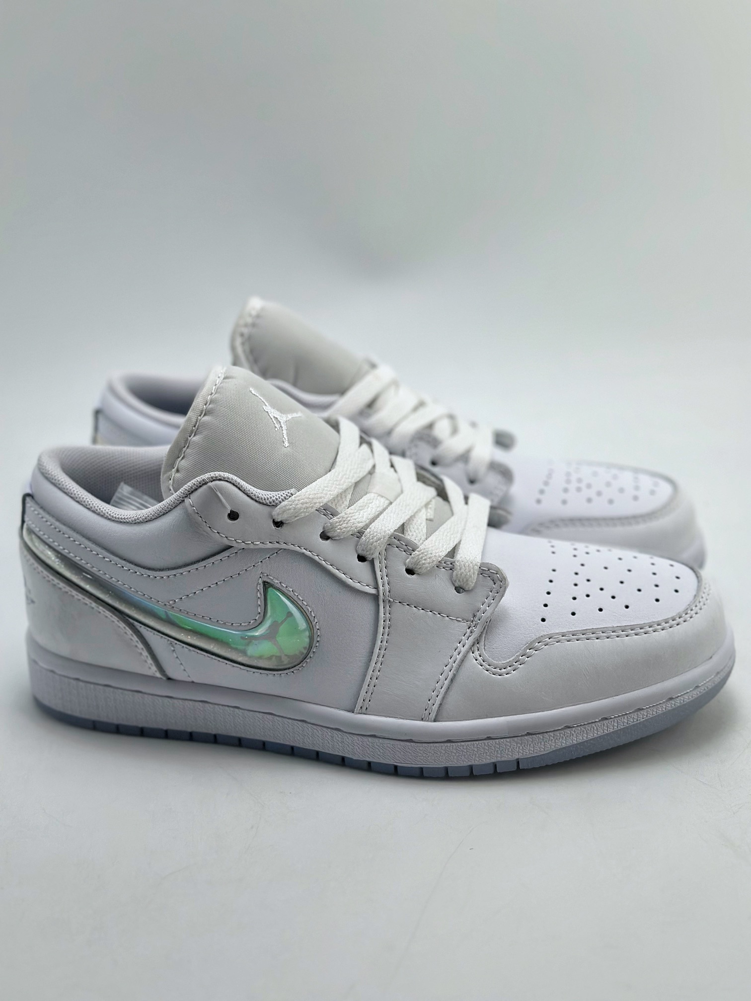 200 Air Jordan 1 Low SE GS 冰雪白 FQ9112-100