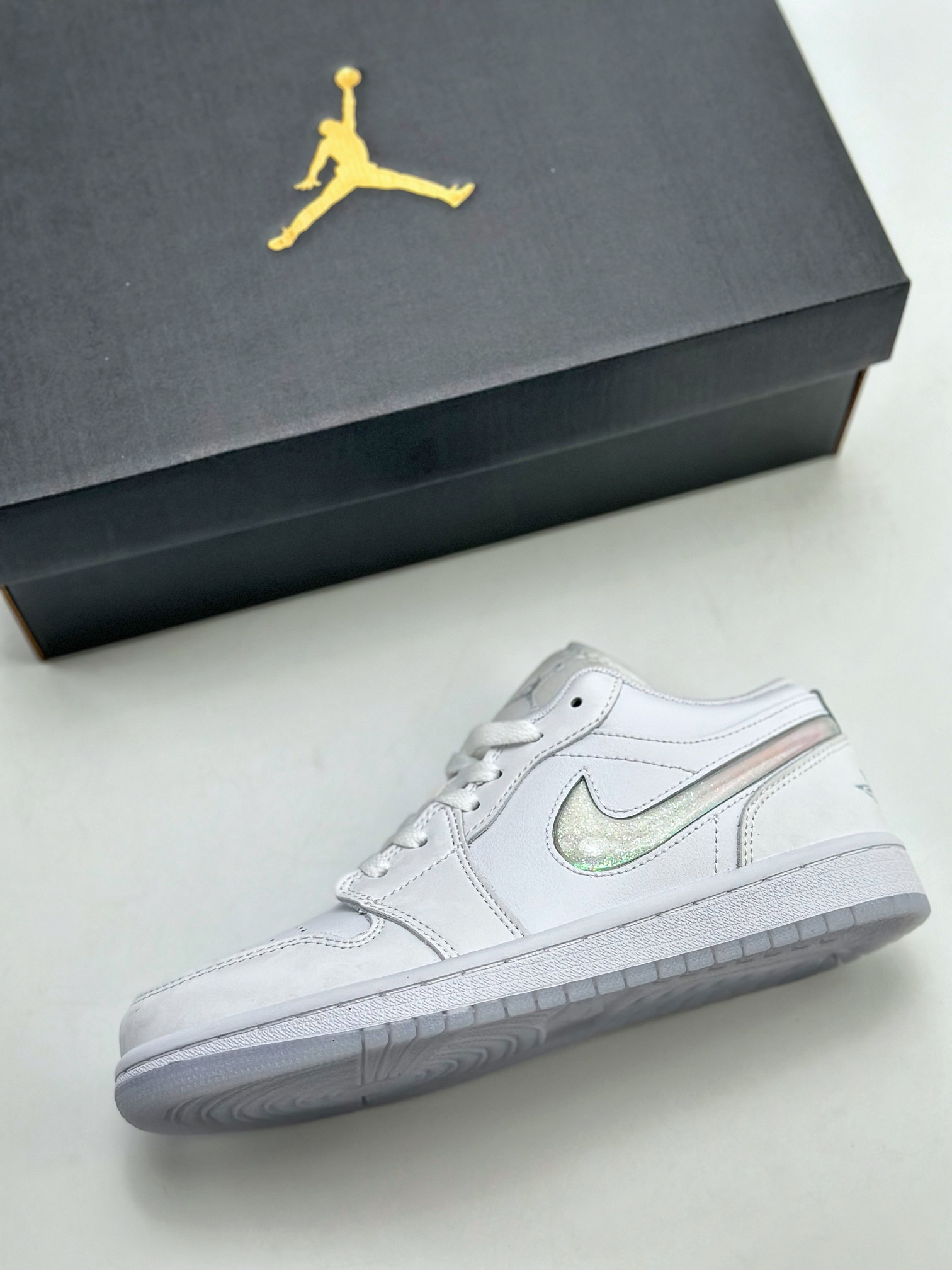 200 Air Jordan 1 Low SE GS 冰雪白 FQ9112-100