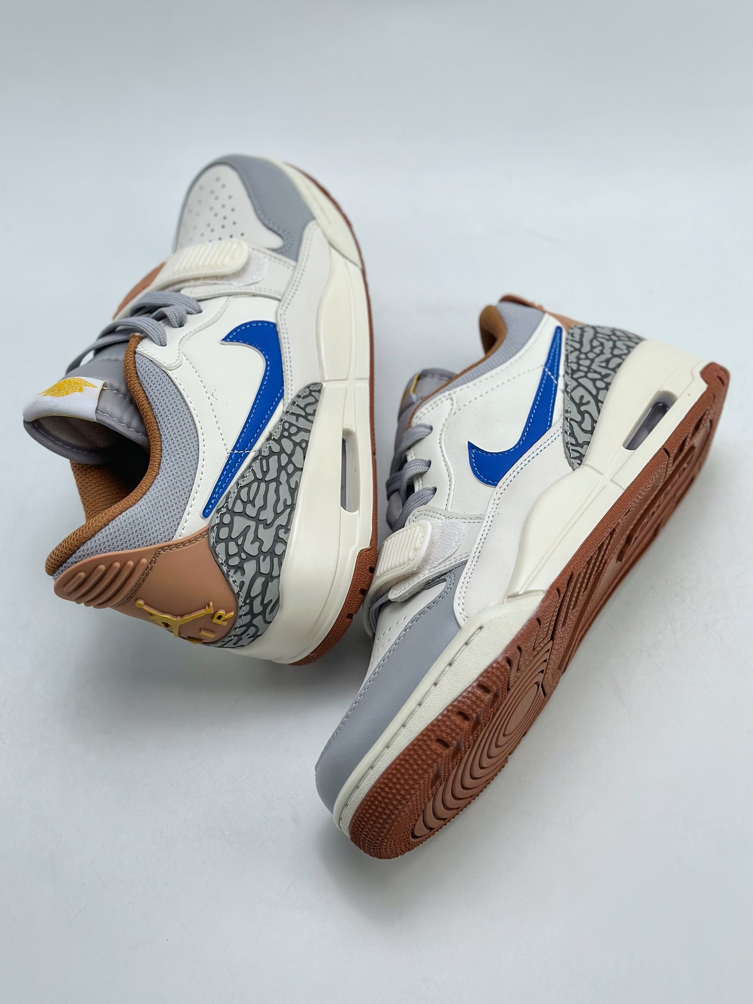 260 [ Air Jordan 3、Air Jordan 1 和 Air Trainer HF0746-041