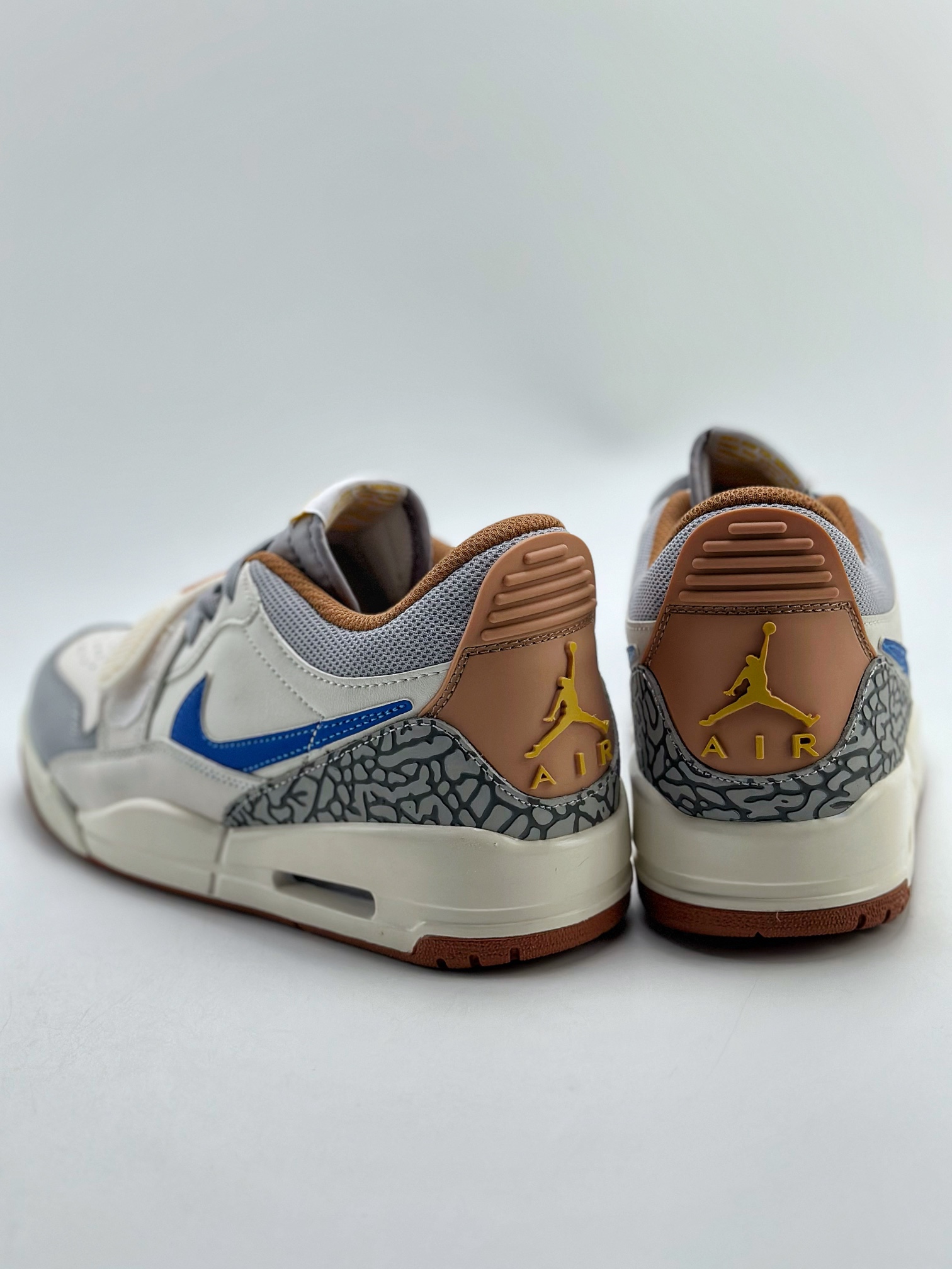 260 [ Air Jordan 3、Air Jordan 1 和 Air Trainer HF0746-041