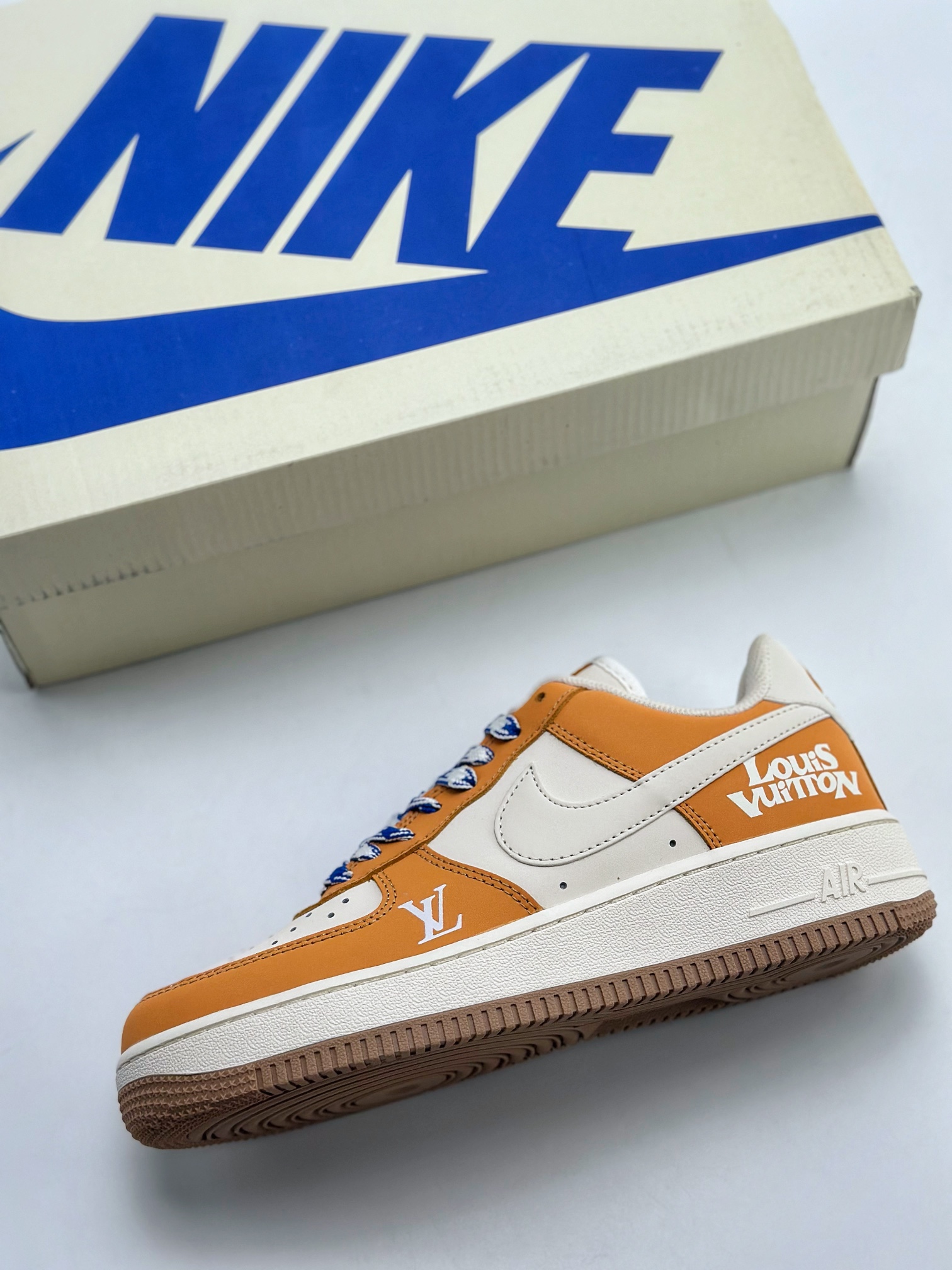 200 Nike Air Force 1 Low 07 x Louis Vuitton 联名白橘黄 HX123-008