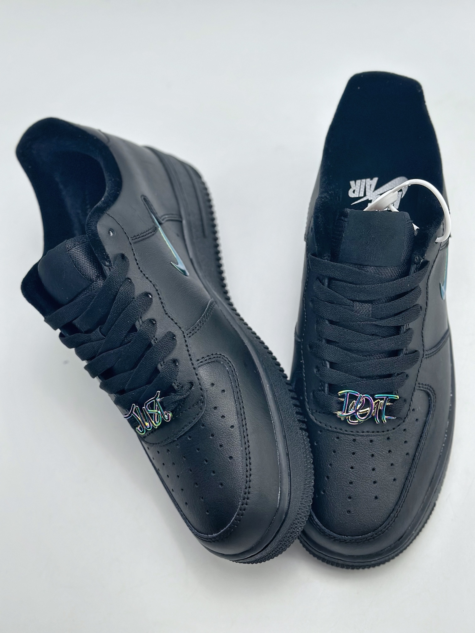 200 Nike Air Force 1 Low 07 纯黑镭射勾 FB8251-001