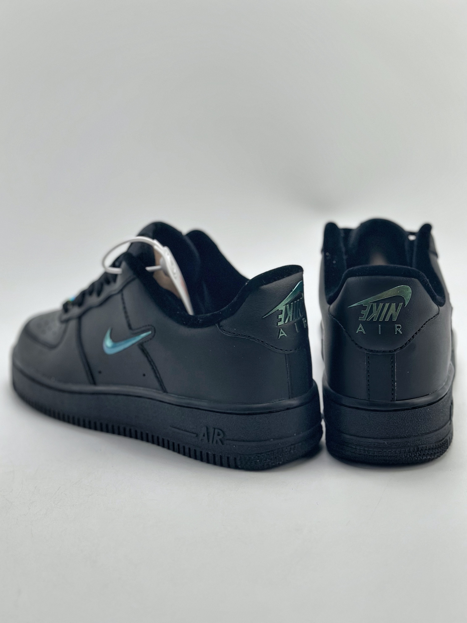 200 Nike Air Force 1 Low 07 纯黑镭射勾 FB8251-001