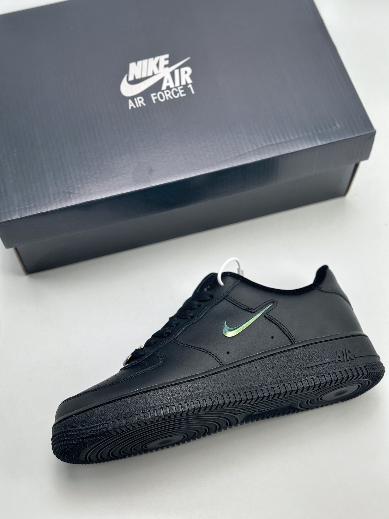 200 Nike Air Force 1 Low 07 纯黑镭射勾 FB8251-001