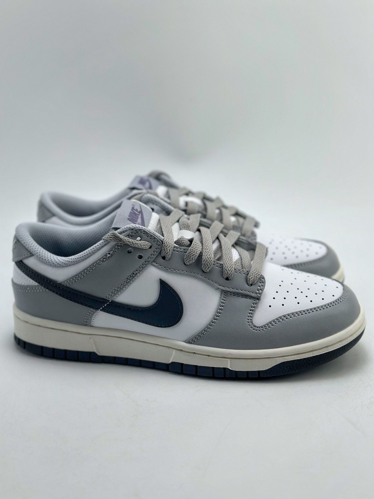 180 NIKE SB Dunk Low 复古白黑灰 FB9109-101