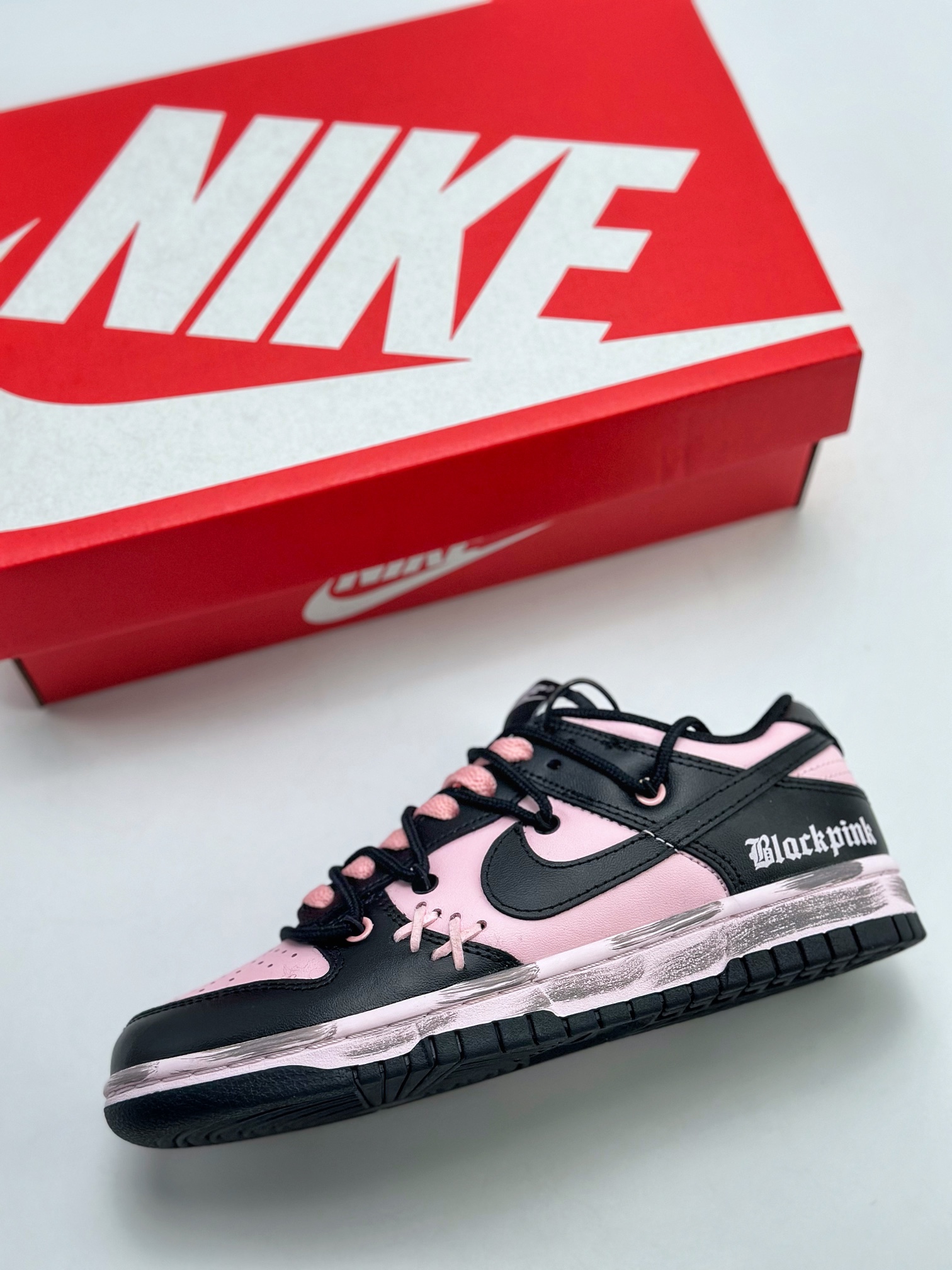 240 NIKE SB Dunk Low OKHR 粉墨 CW1590-100