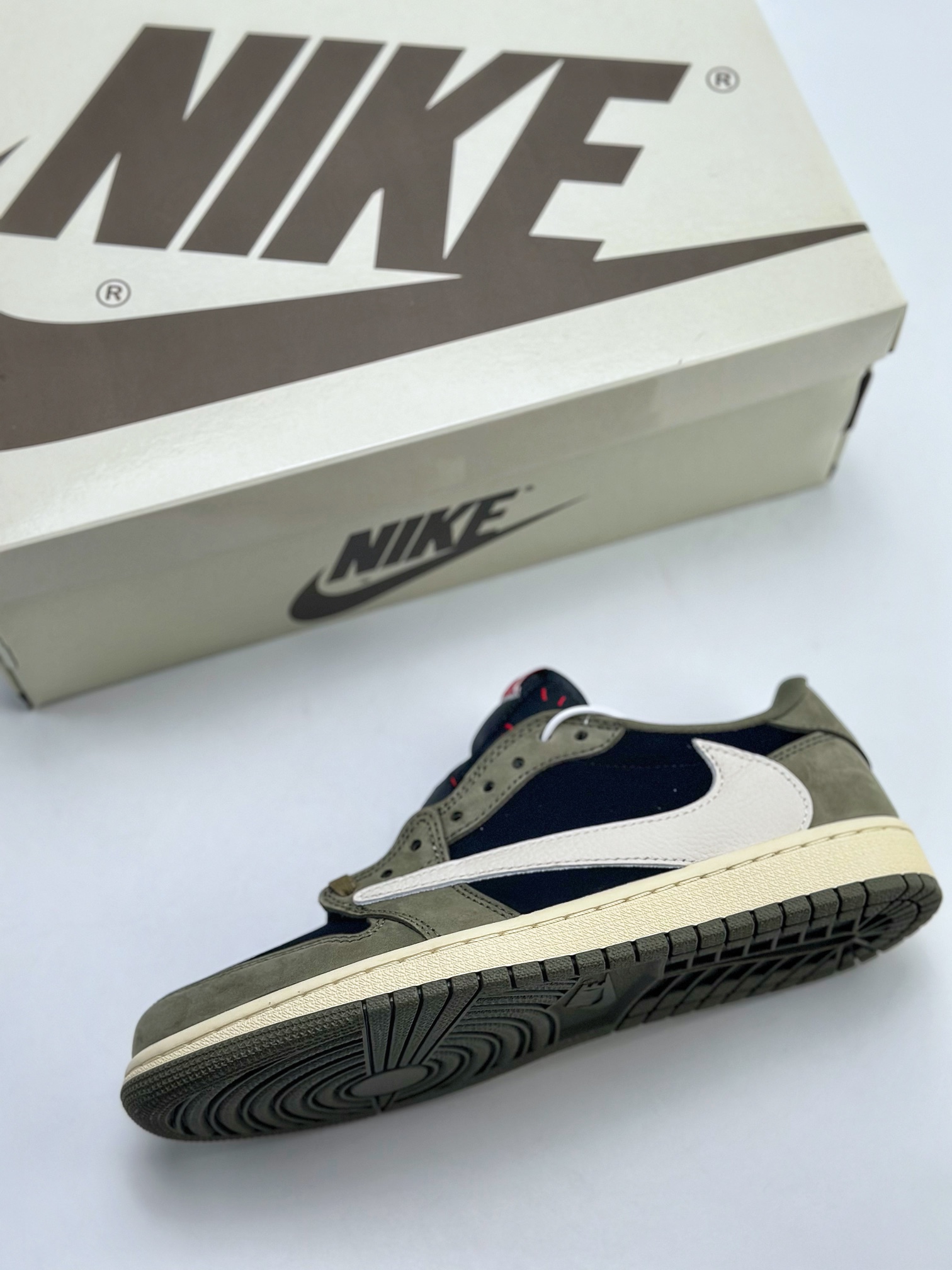 260 Nike Air Jordan 1 Low x Travis Scott x Fragment 黑橄榄绿倒钩低帮 DM7866-002