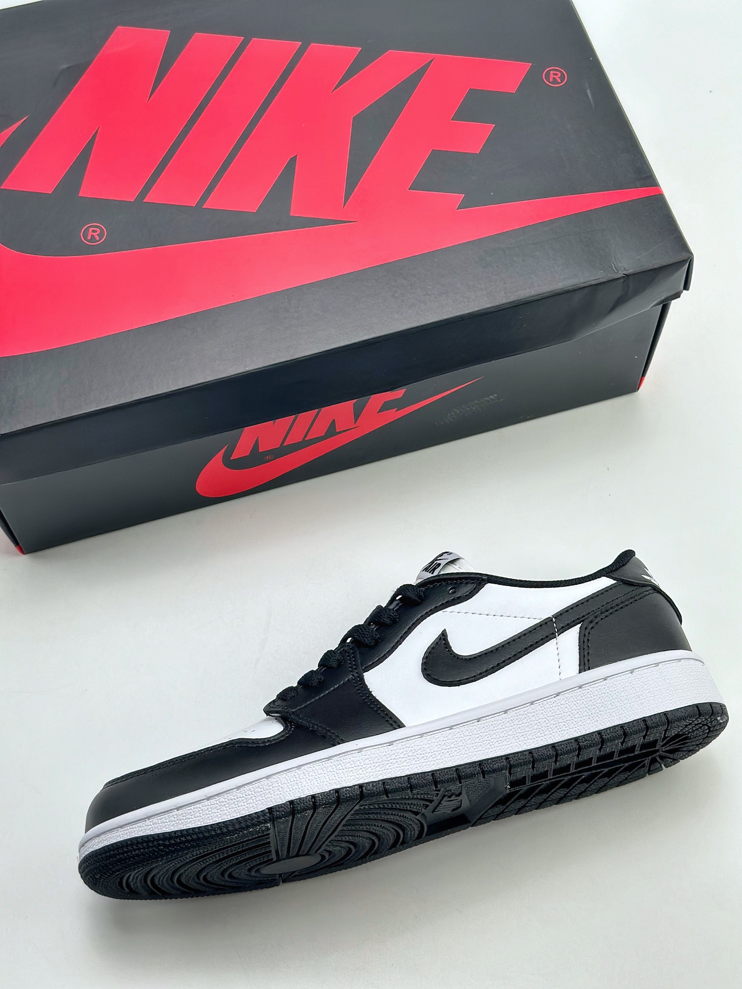 200 Air Jordan 1 Retro Low OG 黑白 CZ0790-110