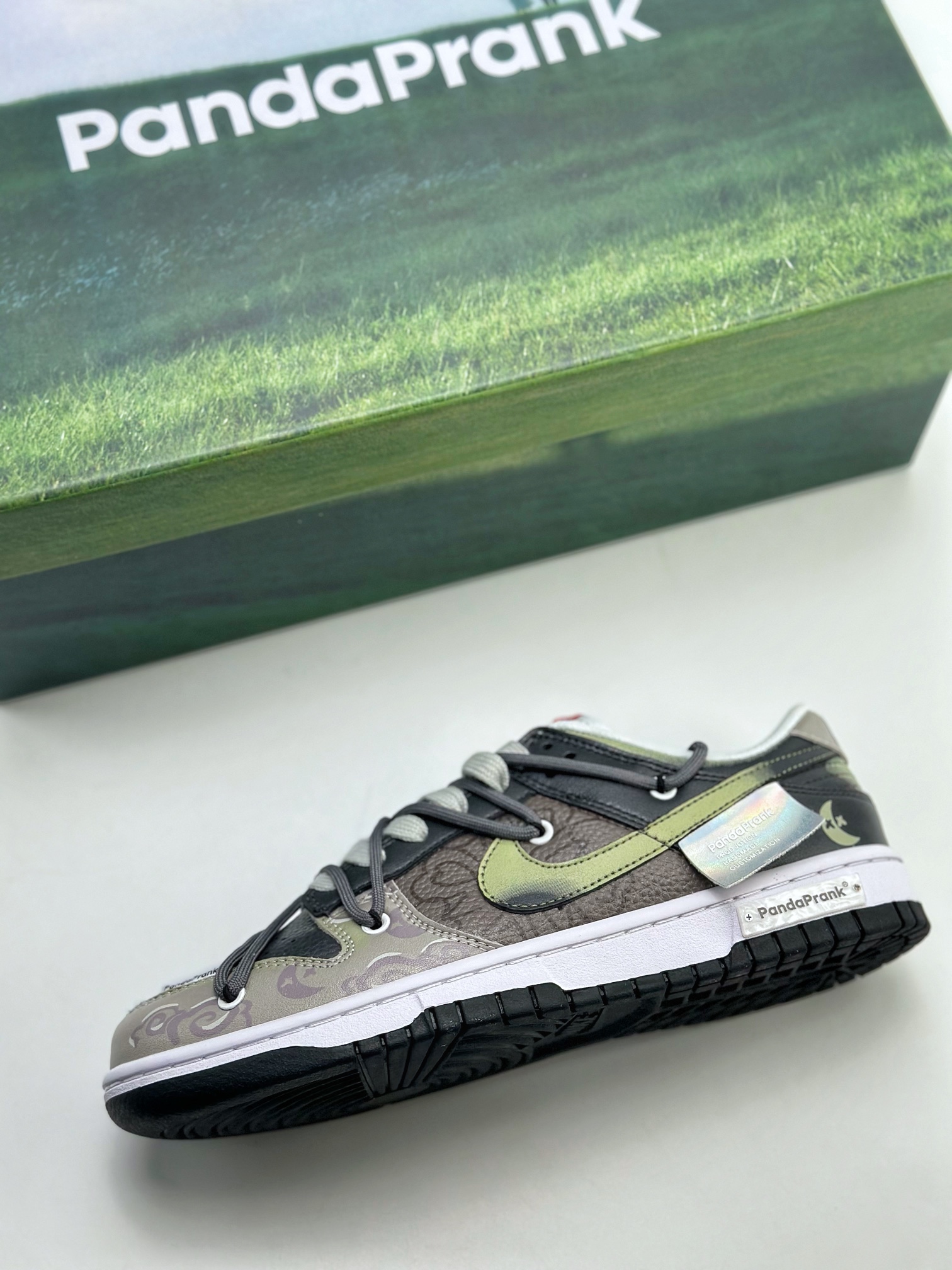 300 Nike SB Dunk Low 熊猫恶作剧 Moon 解构 FB3354-001