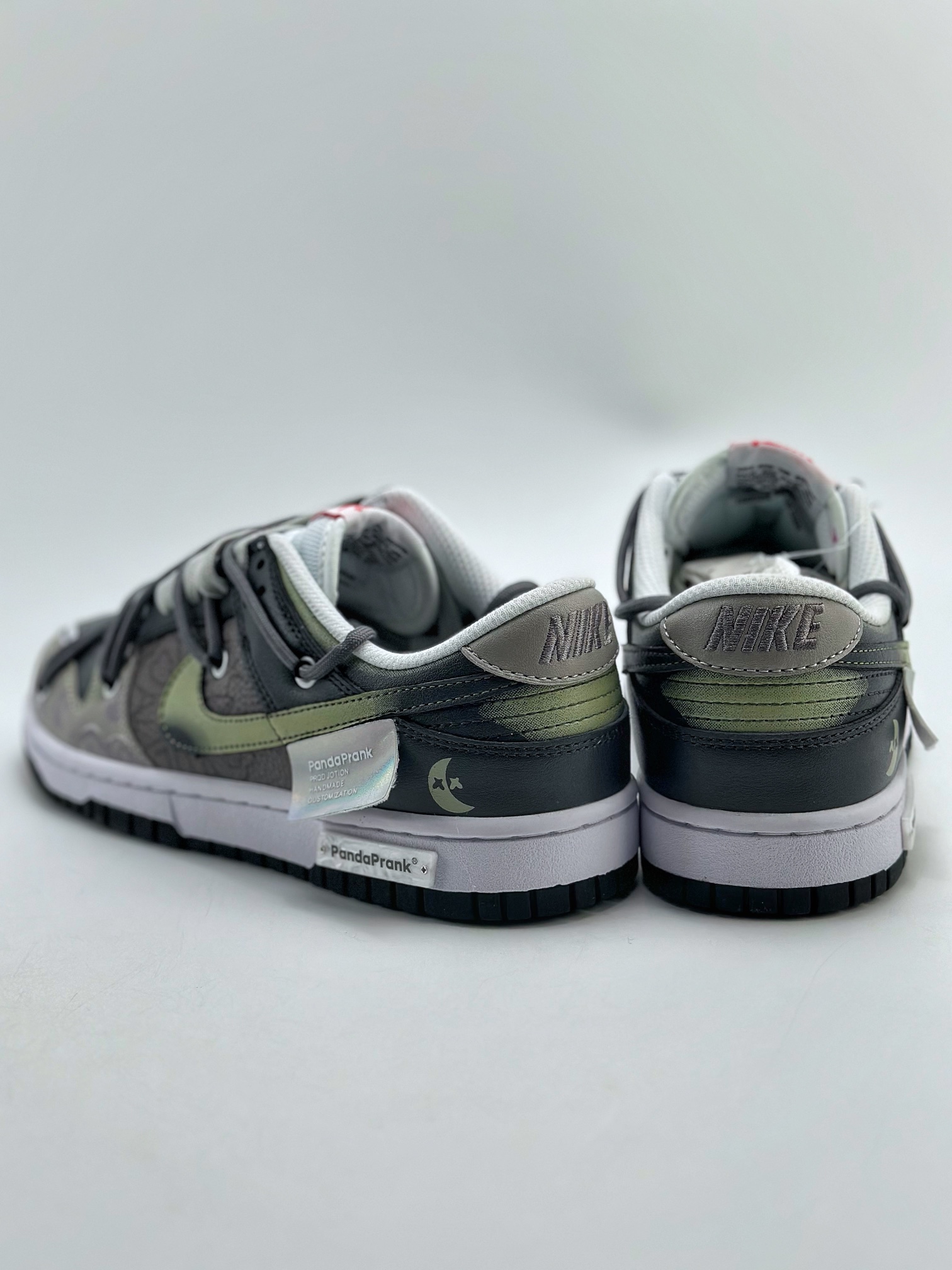 300 Nike SB Dunk Low 熊猫恶作剧 Moon 解构 FB3354-001