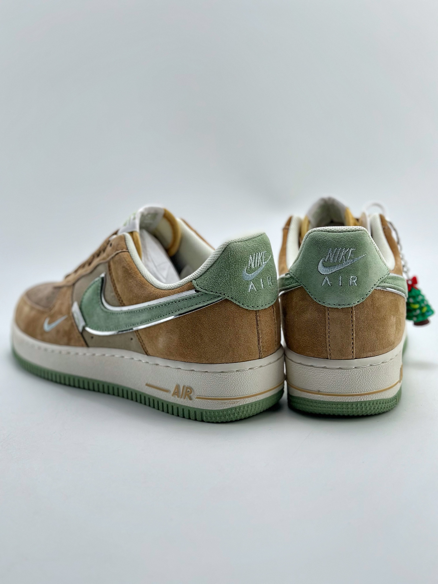 260 Nike Air Force 1 Low 07 圣诞定制棕绿麂皮 CD1221-222