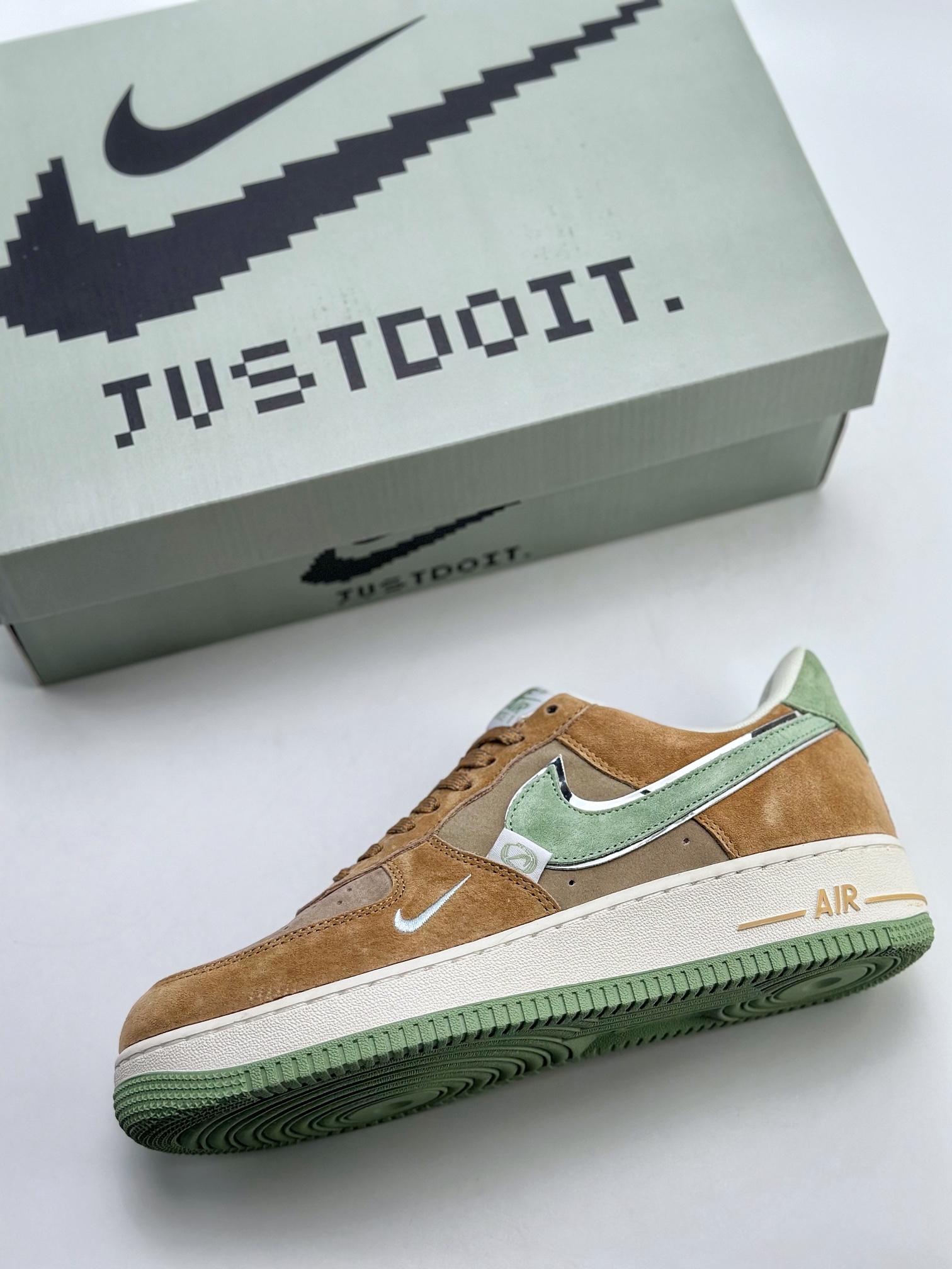 260 Nike Air Force 1 Low 07 圣诞定制棕绿麂皮 CD1221-222