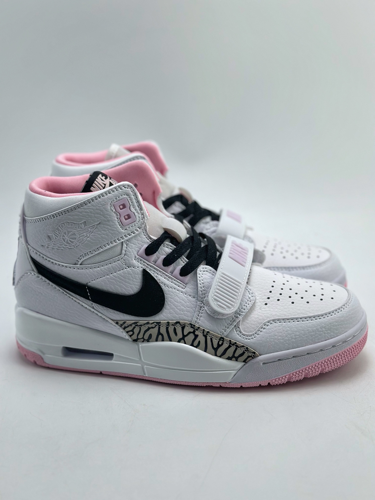 Nike Air Jordan Legacy 312 High Jordan's strongest three-in-one hybrid version AT4040-106