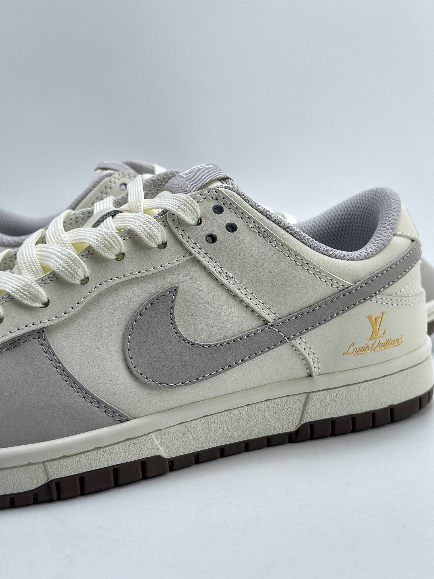 260 Nike SB Dunk Low x Louis Vuitton 白灰 JH8037-920