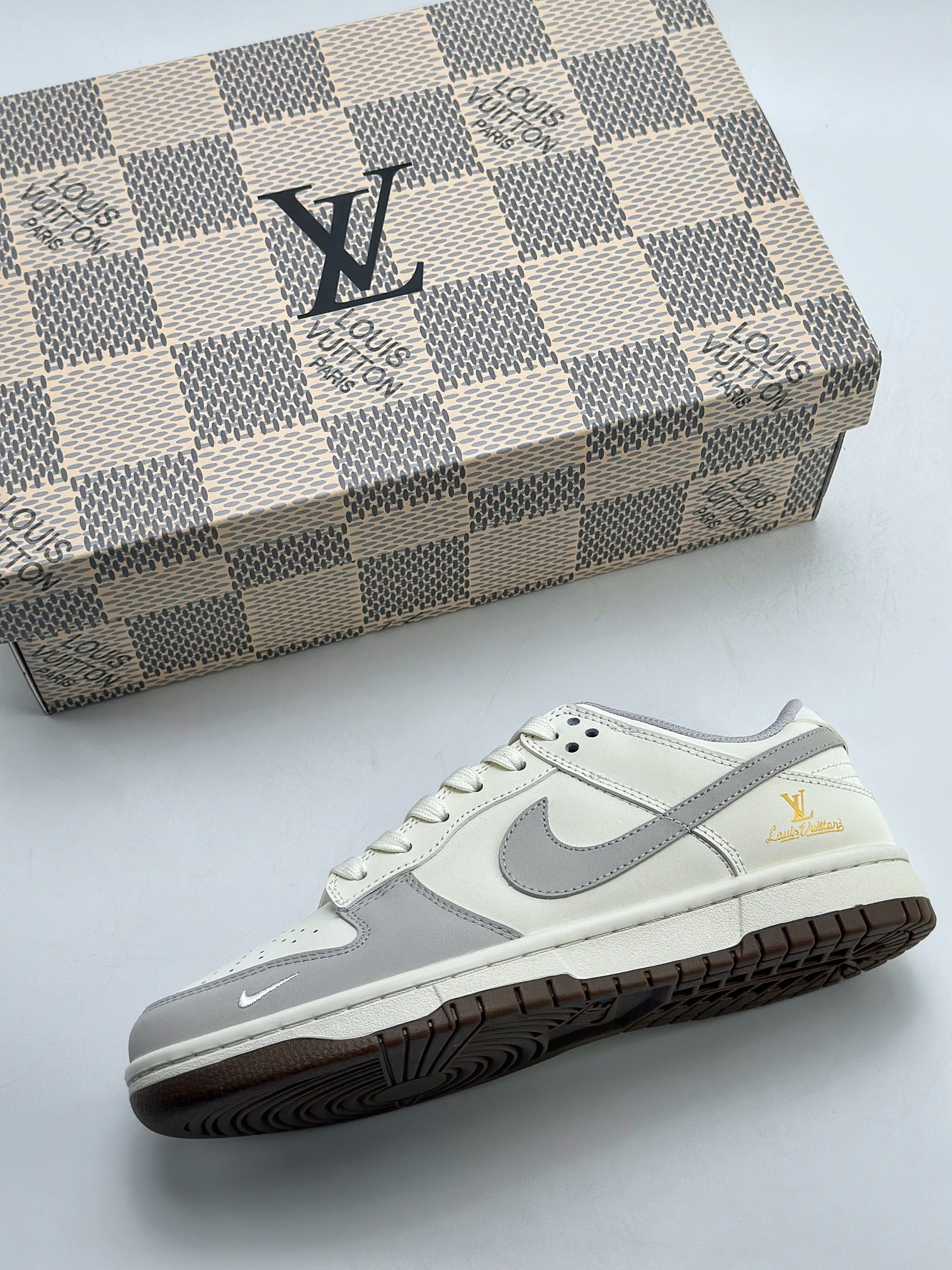 260 Nike SB Dunk Low x Louis Vuitton 白灰 JH8037-920