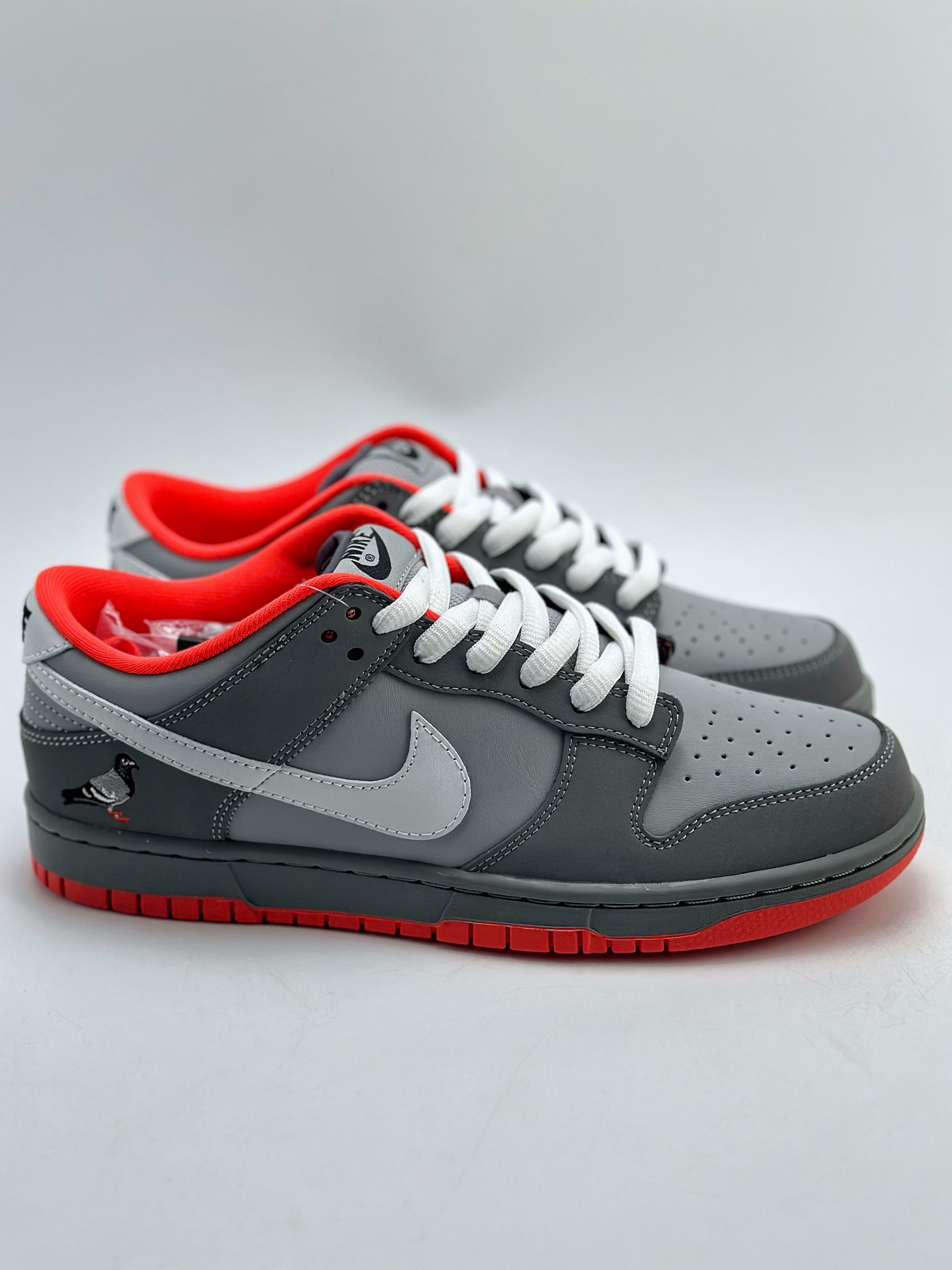 NIKE SB Dunk Low Staple NYC Pigeon 304292-011