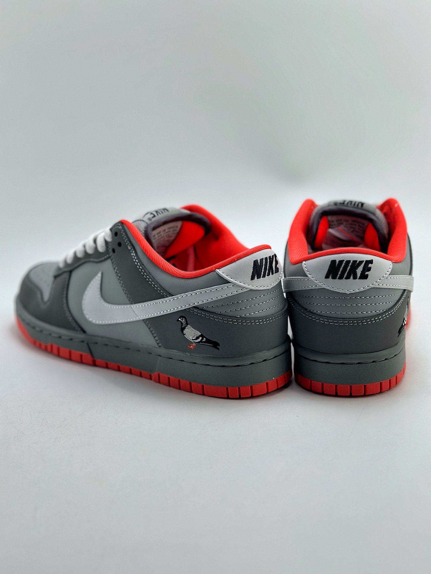 NIKE SB Dunk Low Staple NYC Pigeon 304292-011