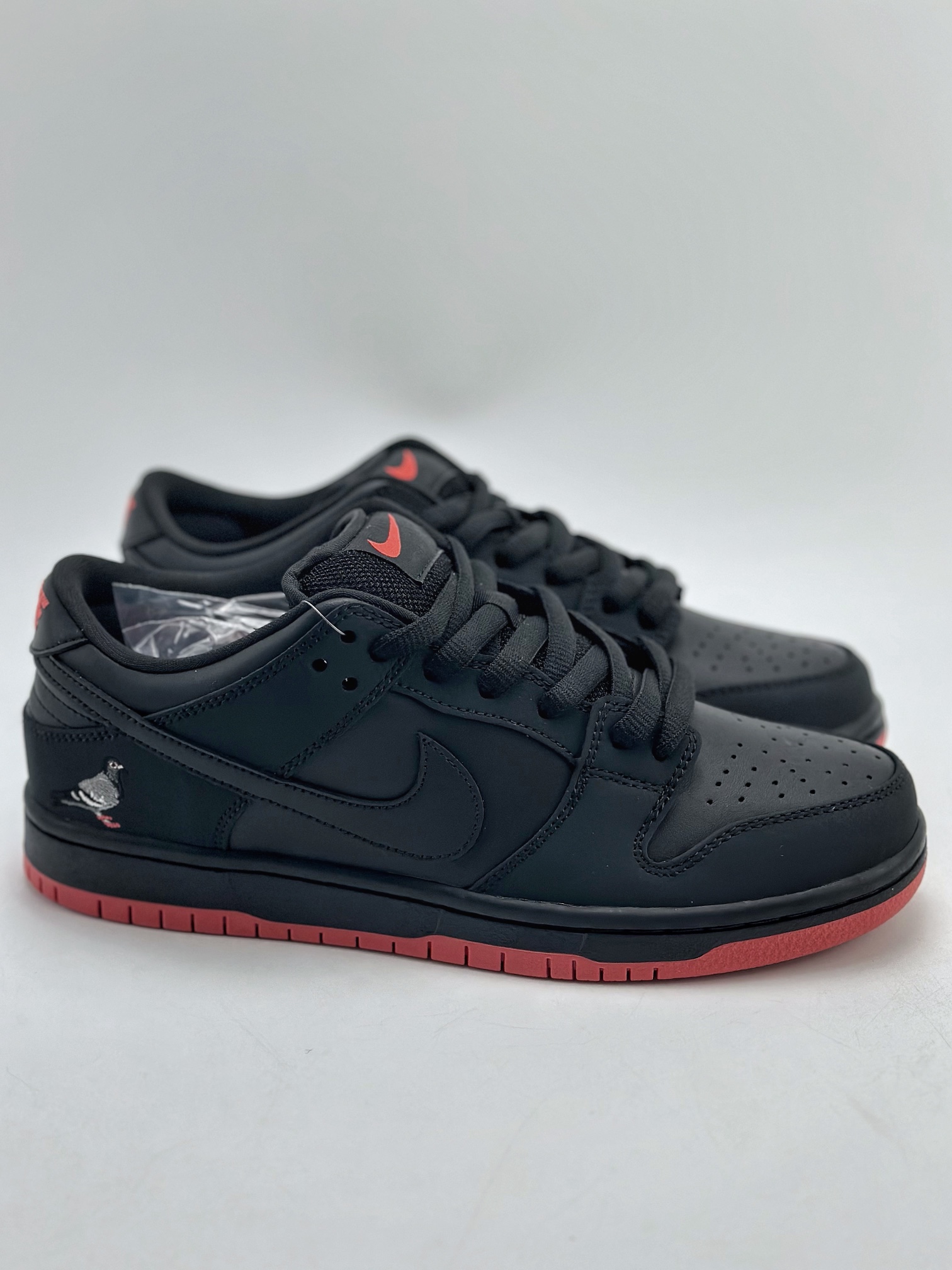 NIKE SB Dunk Low x Jeff Staple ”Black Pigeon” 883232-008