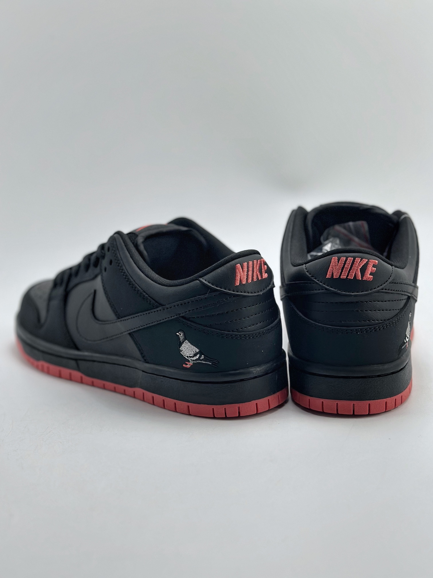 NIKE SB Dunk Low x Jeff Staple ”Black Pigeon” 883232-008