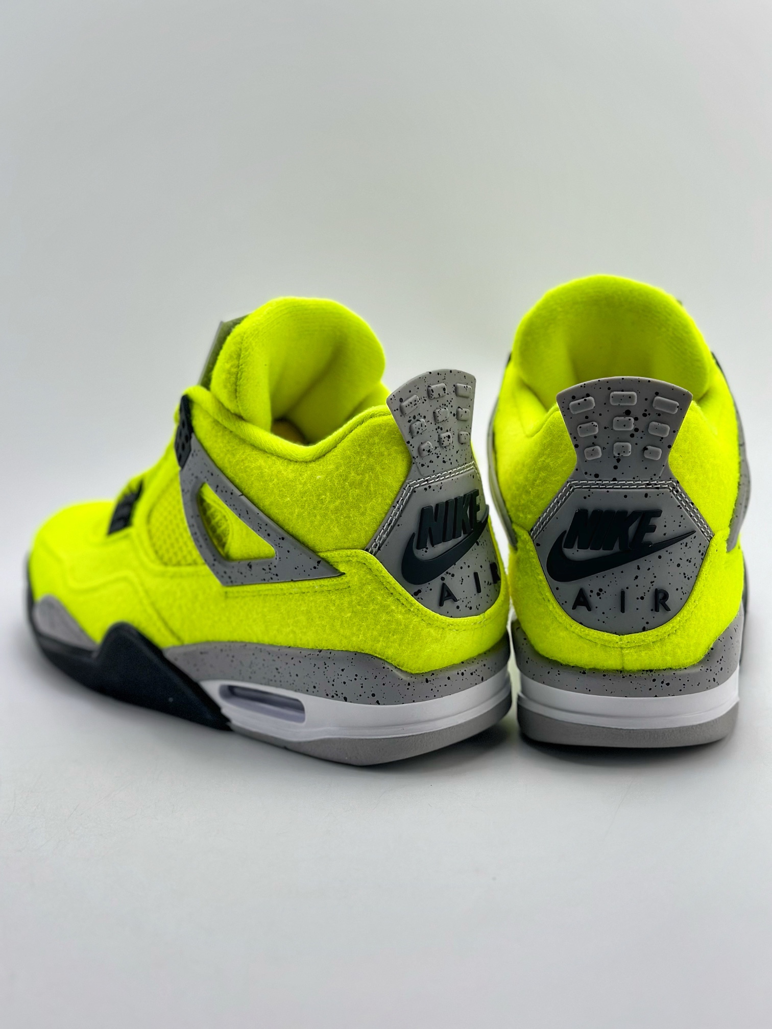 380 Air Jordan 4 Retro 荧光绿颗粒绒 DV6773-700