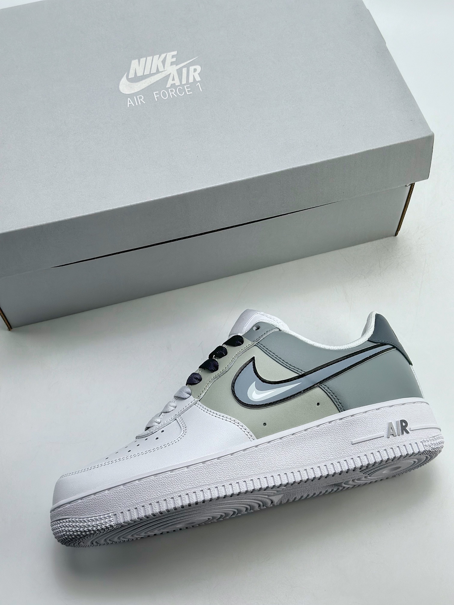 240 Nike Air Force 1 Low 07 极简手绘